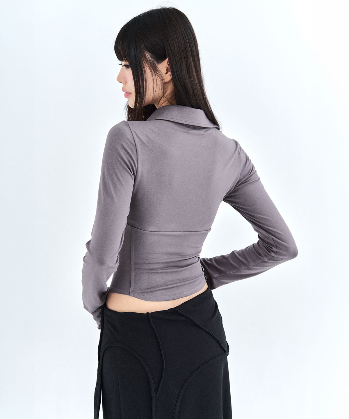 리메크(LIEMÉQUE) 커브라인 카라 셔링 롱슬리브 차콜