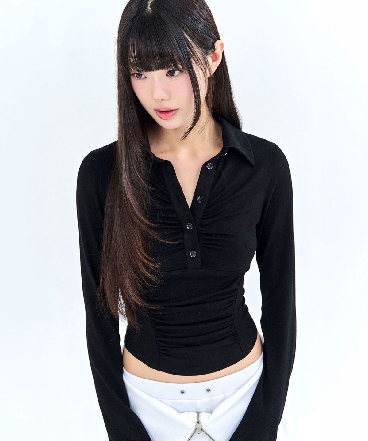 리메크(LIEMÉQUE) 커브라인 카라 셔링 롱슬리브 블랙