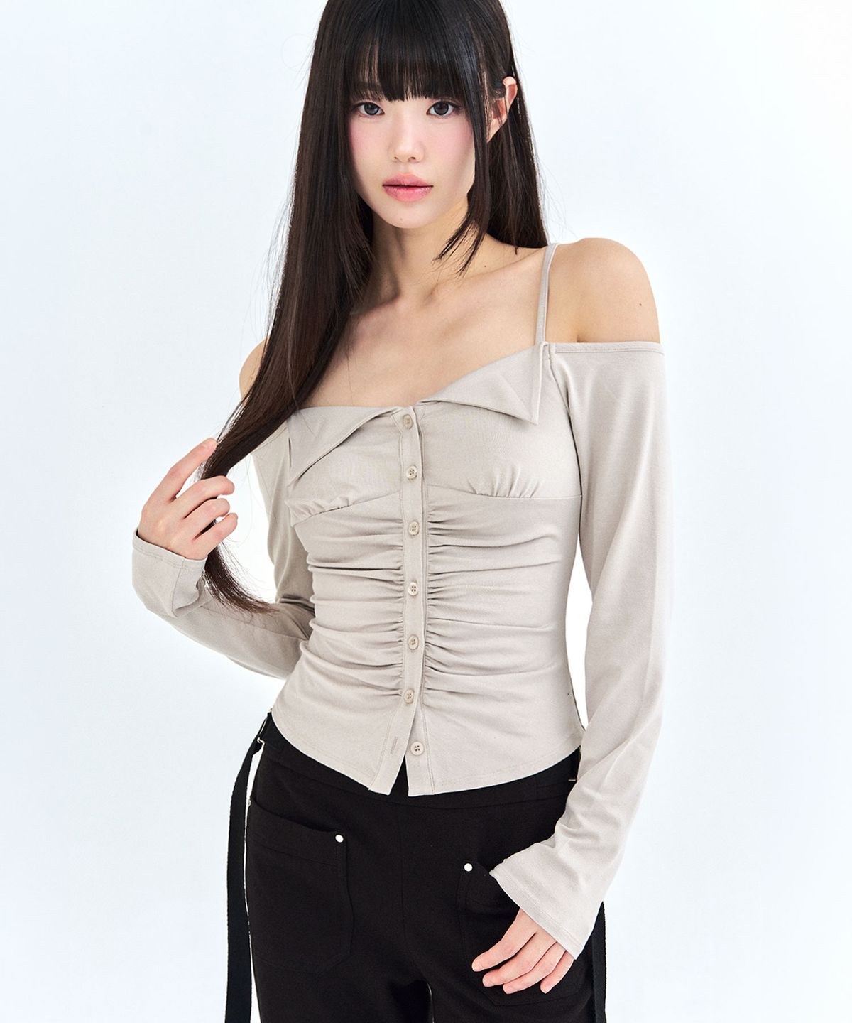 리메크(LIEMÉQUE) 폴드카라 버튼 오프숄더 롱슬리브 베이지