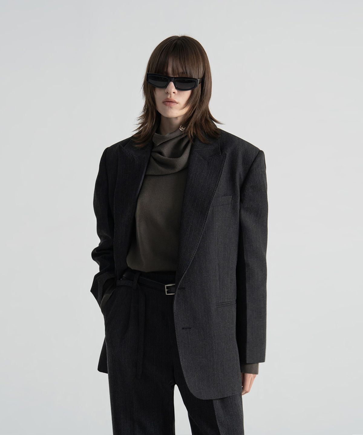 노이스(NOICE) (UNI) VIRGIN WOOL PEAKED LAPEL JACKET - CHARCOAL GREY