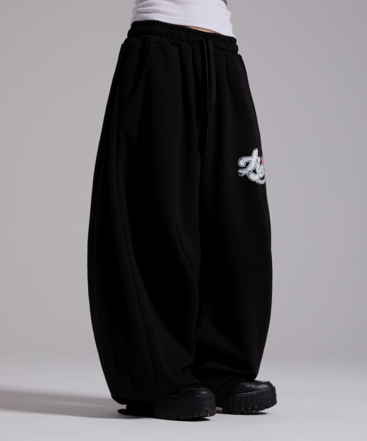 라이크더모스트(LIKE THE MOST) 아메리카 빈티지 롱사이드 투 턱 와이드 팬츠_블랙
