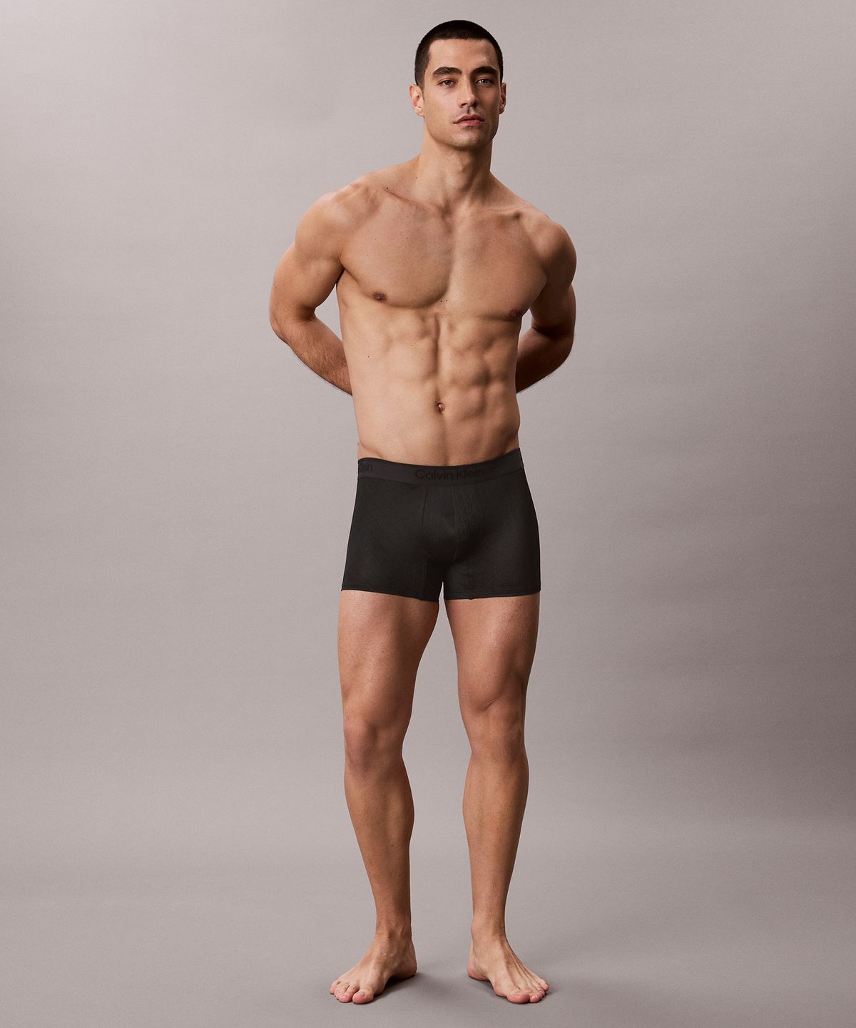 캘빈클라인 언더웨어(CALVIN KLEIN UNDERWEAR) 남성 CK 블랙 엠보스드 엠블럼 트렁크_NB4661UB1
