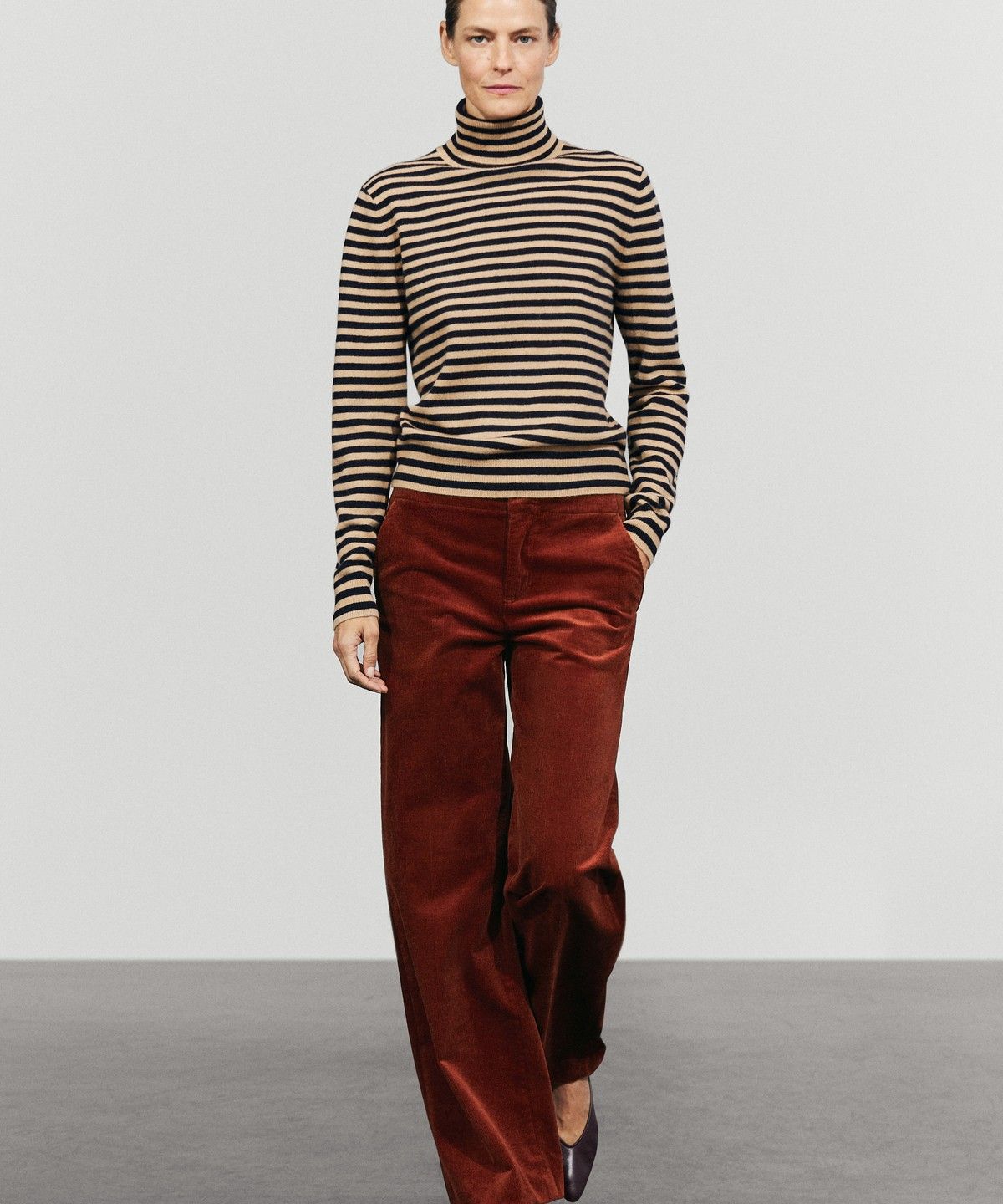 마시모두띠(MASSIMO DUTTI) 코듀로이 팔라초 팬츠