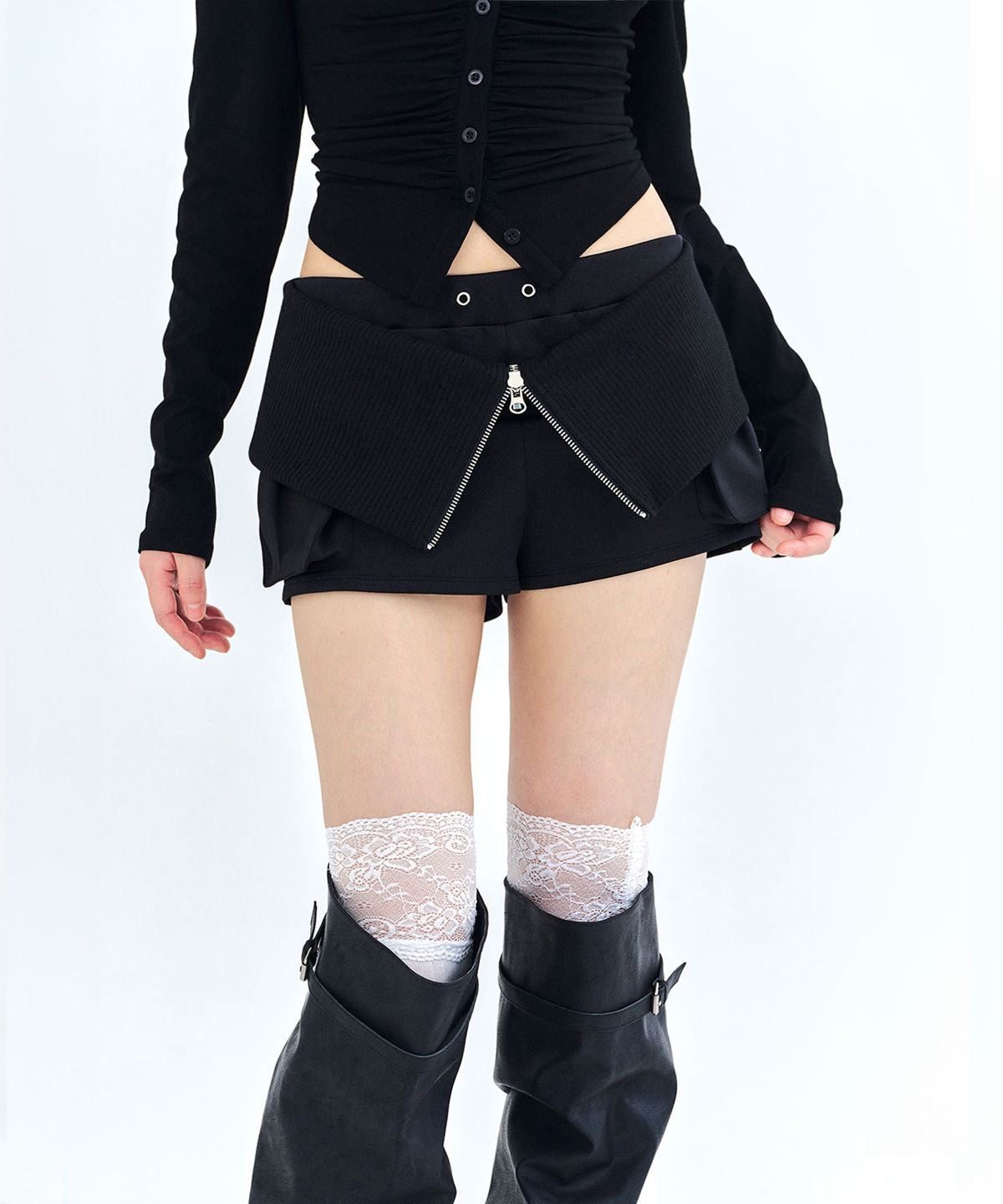 리메크(LIEMÉQUE) 폴드오버 지퍼 포켓 쇼츠 블랙