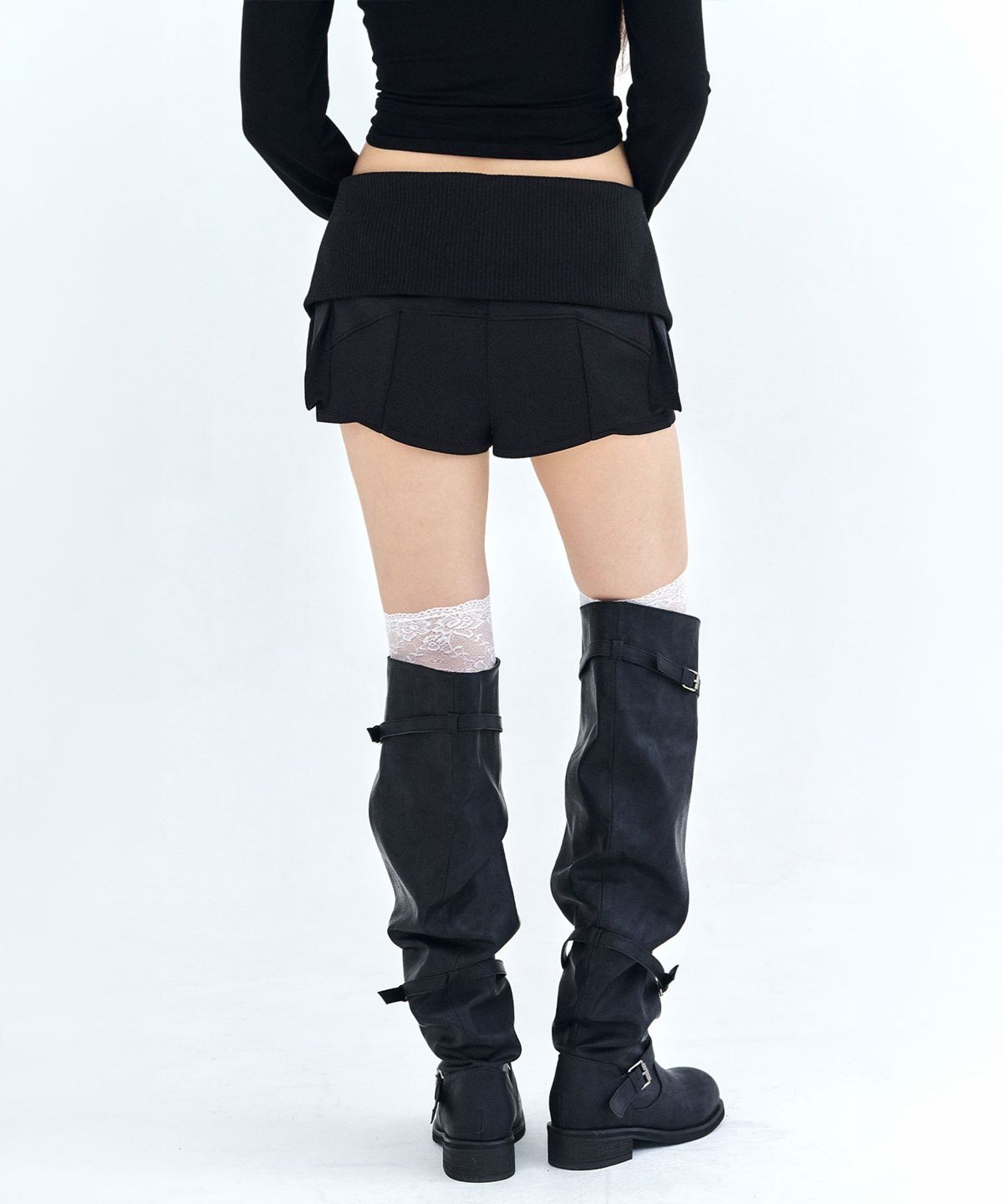 리메크(LIEMÉQUE) 폴드오버 지퍼 포켓 쇼츠 블랙