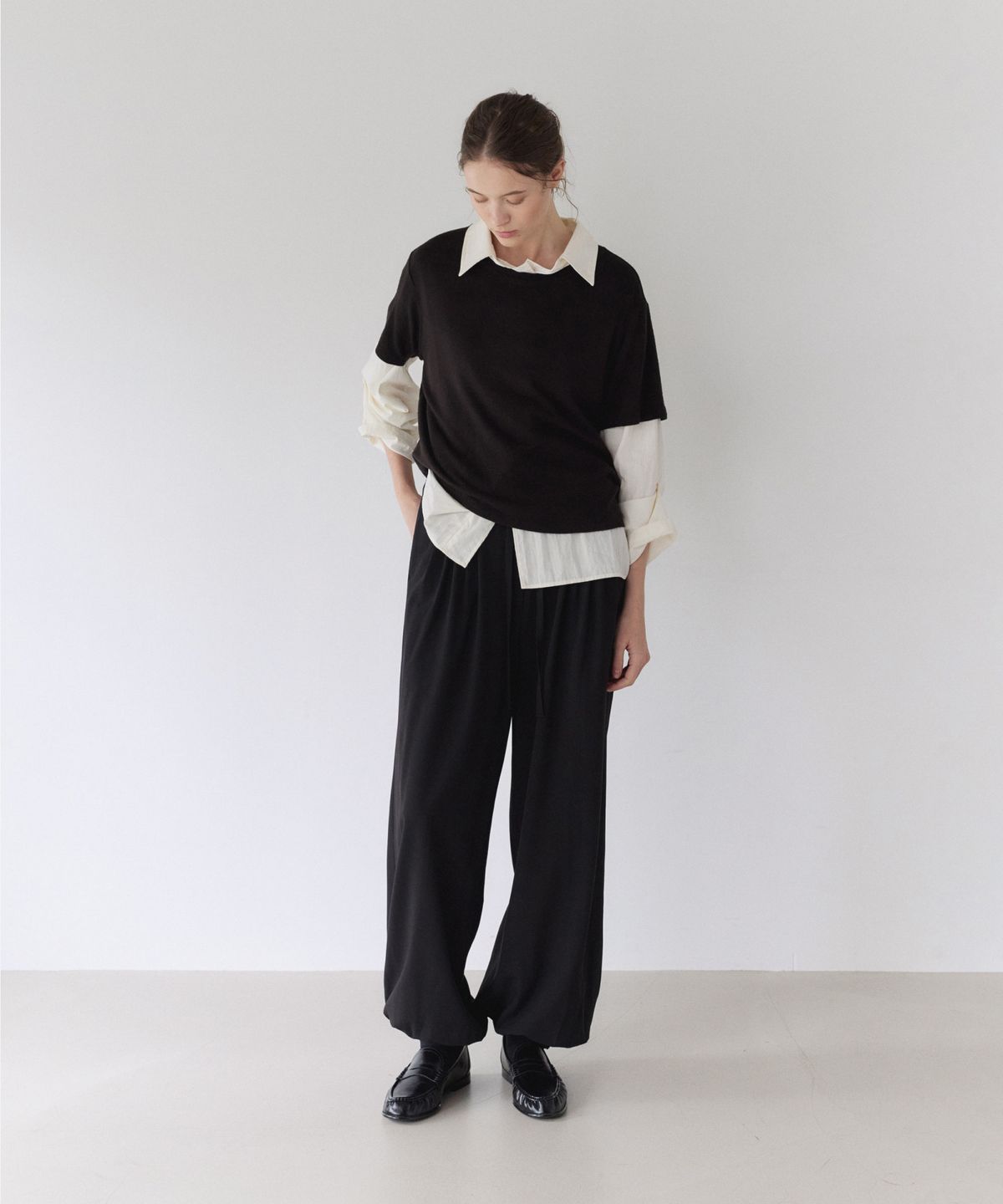 이어닝(YEARNING) FLOW VOLUME TUCK PANTS, BLACK