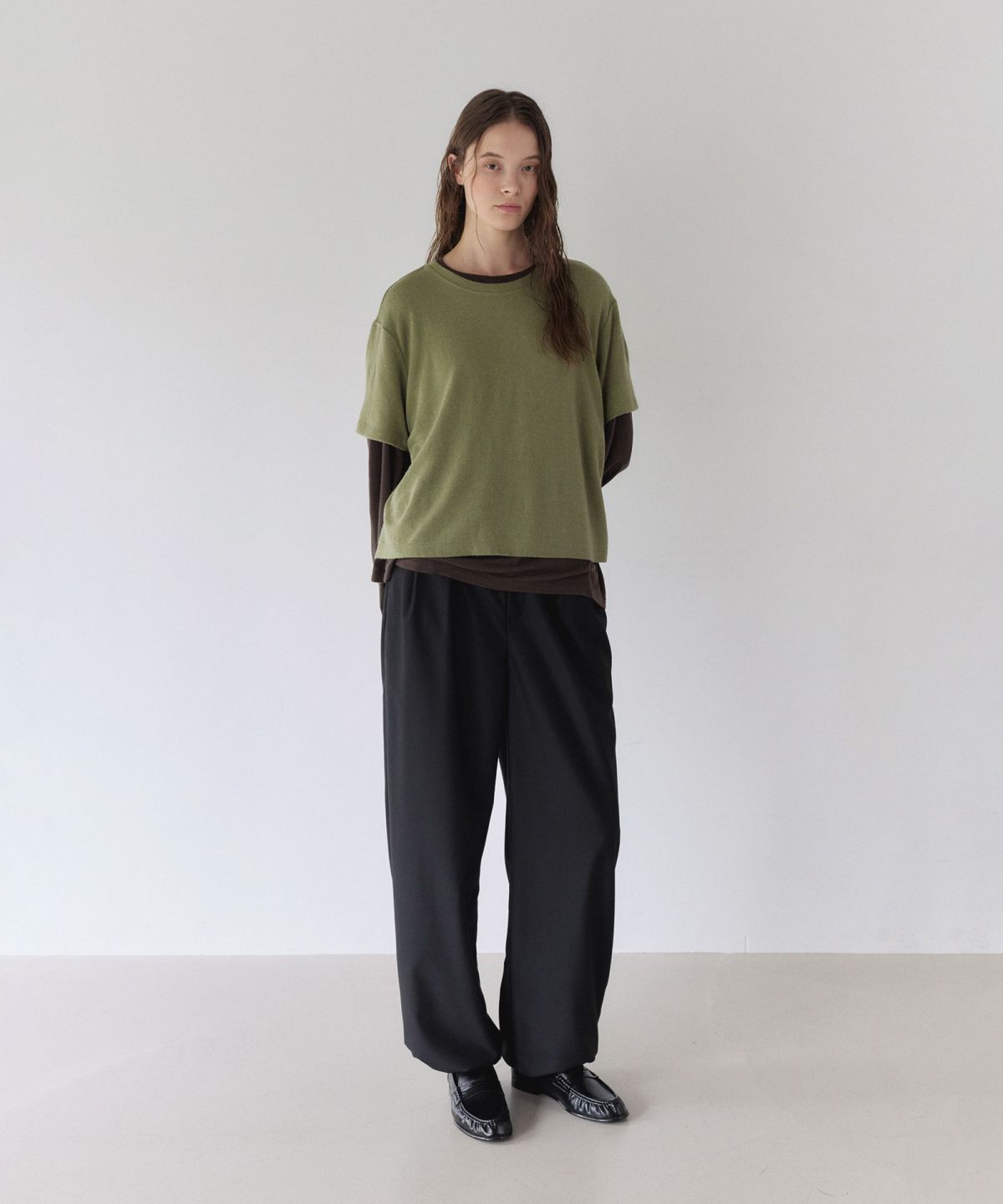 이어닝(YEARNING) FLOW VOLUME TUCK PANTS, BLACK