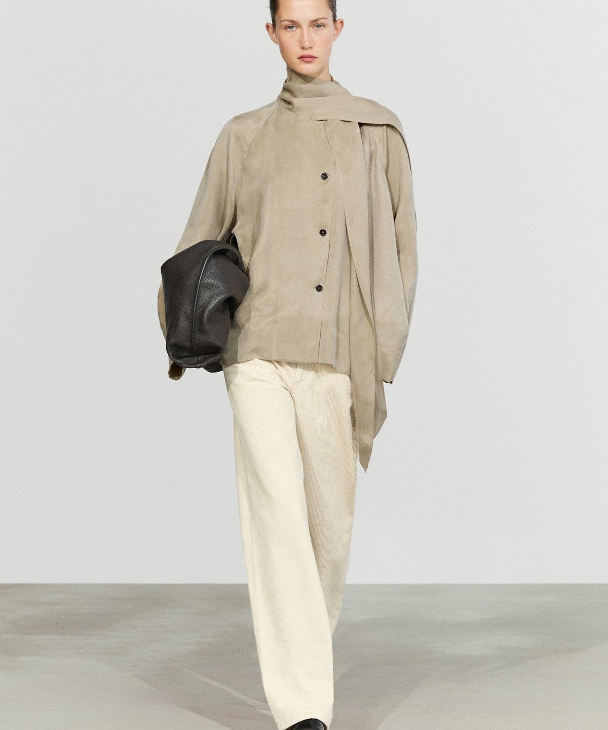 마시모두띠(MASSIMO DUTTI) 스카프 디테일 플루이드 셔츠