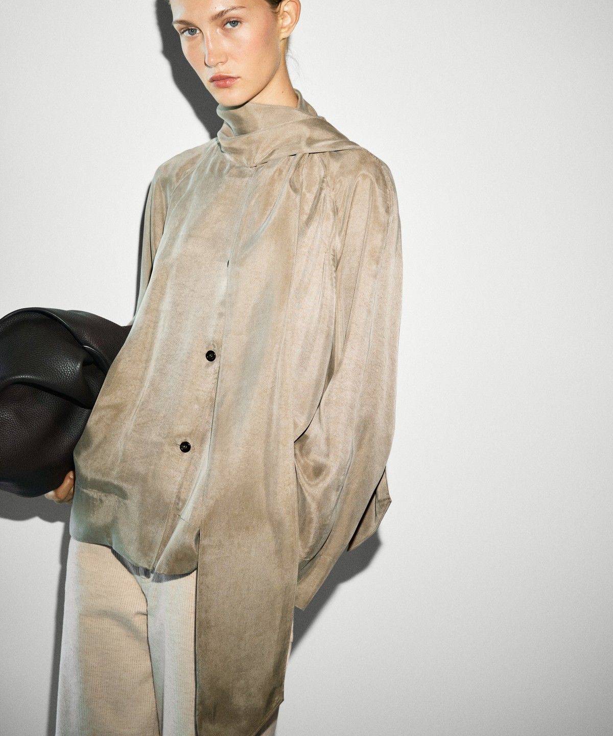 마시모두띠(MASSIMO DUTTI) 스카프 디테일 플루이드 셔츠