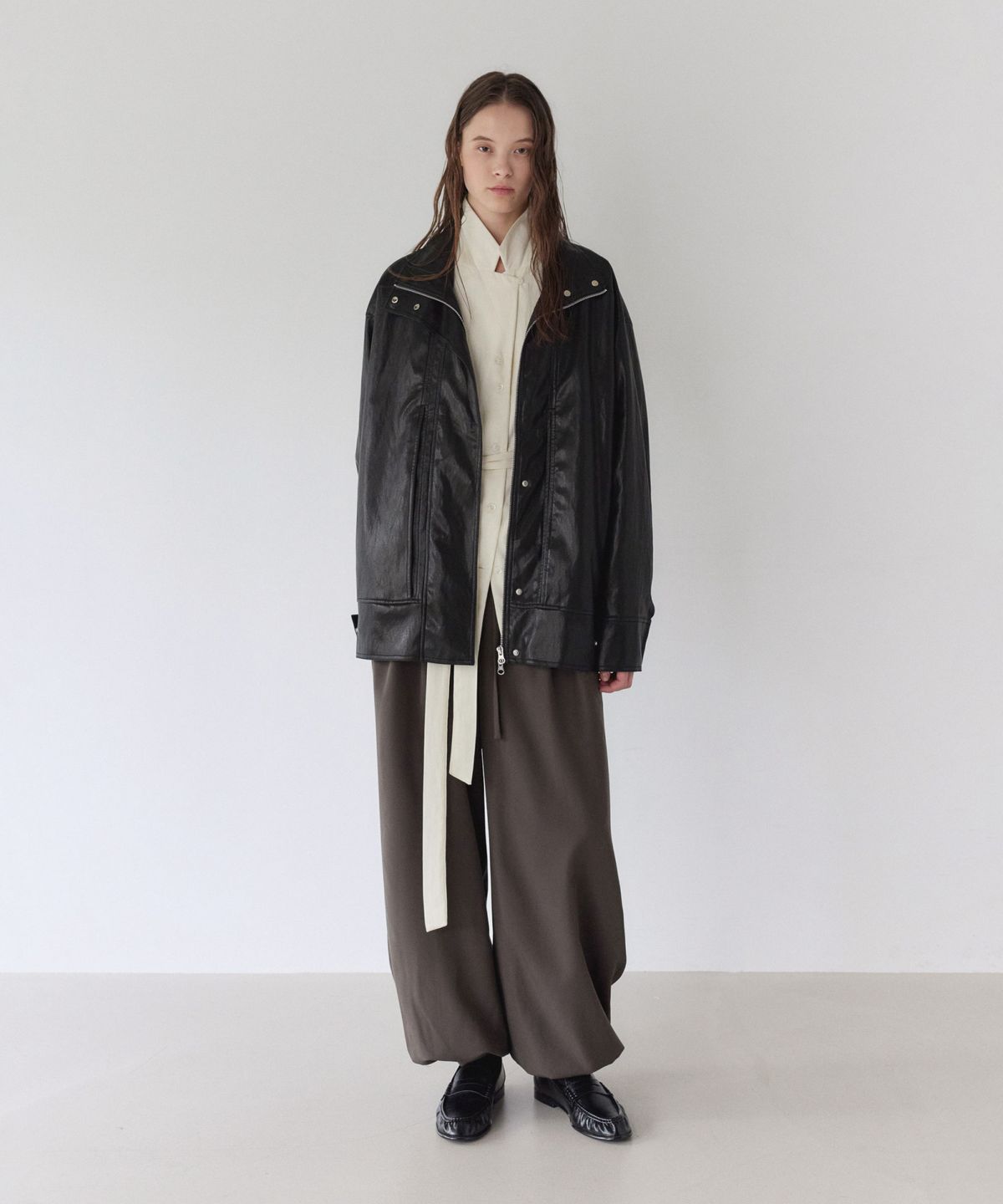 이어닝(YEARNING) FLOW VOLUME TUCK PANTS, KHAKI BROWN