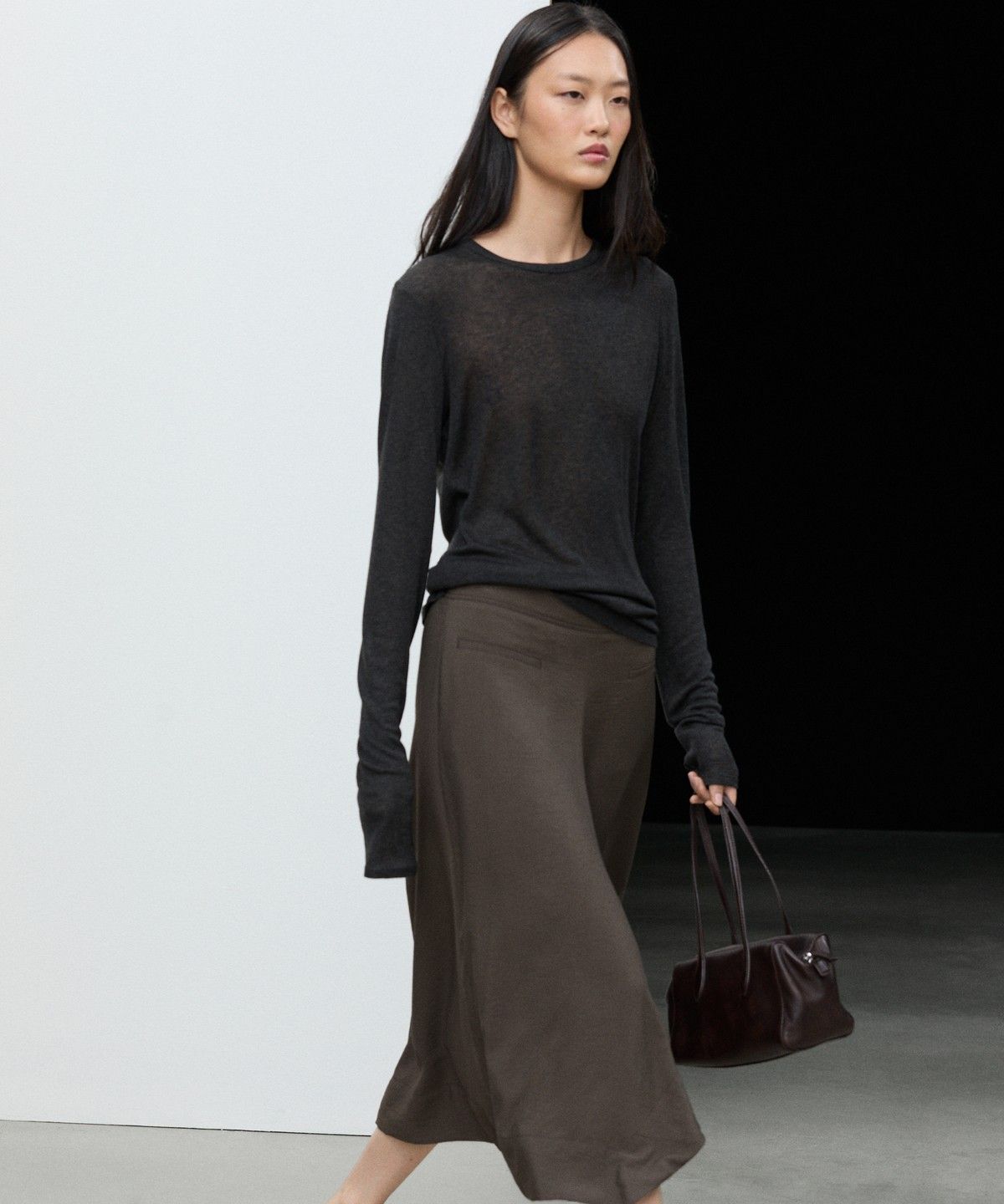마시모두띠(MASSIMO DUTTI) 플루이드 미디 스커트 플리츠 디테일