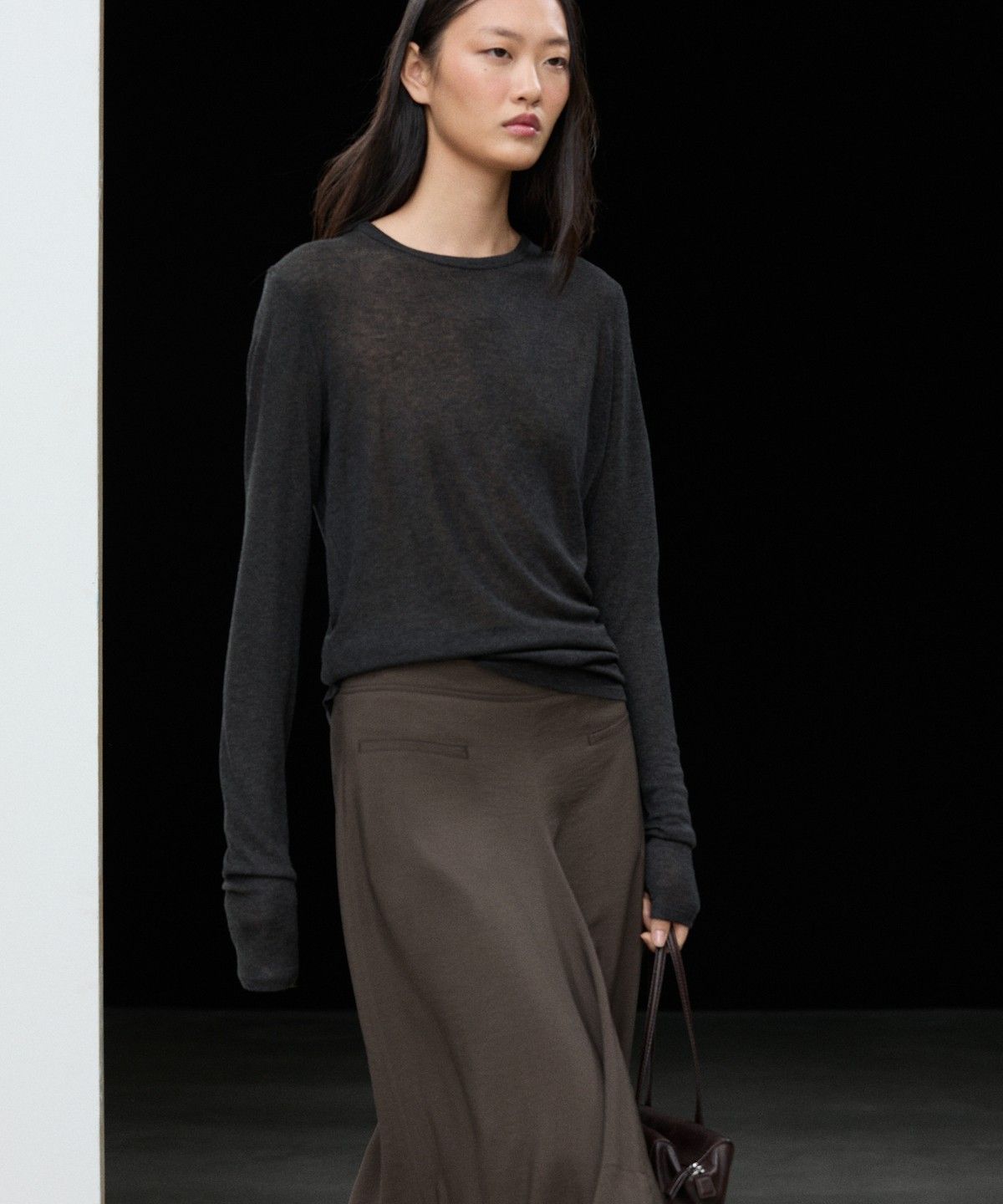 마시모두띠(MASSIMO DUTTI) 플루이드 미디 스커트 플리츠 디테일