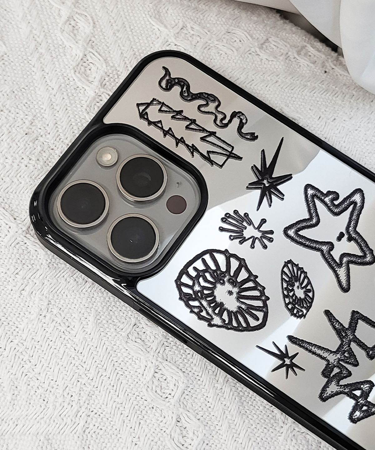메모리즈바운더리(MEMORIESBOUNDARY) BOUNDARIES Signal Doodle Bumper Mirror Phone Case (BK_BK/MagSafe)