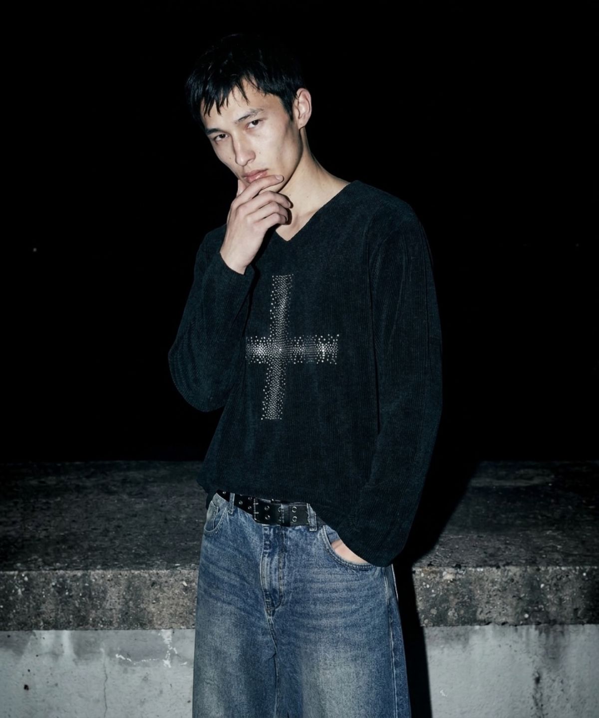 본슬리피(BORN SLIPPY) Crystal Cross Rib V Knit (Black)