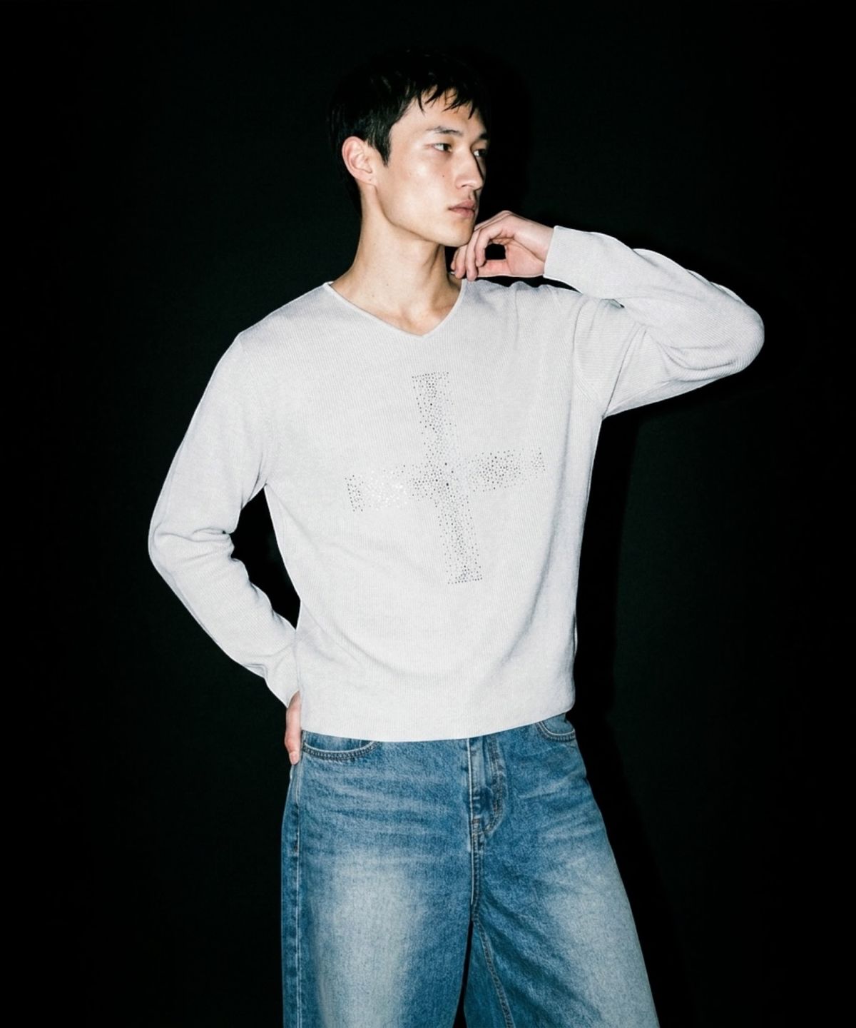 본슬리피(BORN SLIPPY) Crystal Cross Rib V Knit (Ivory)