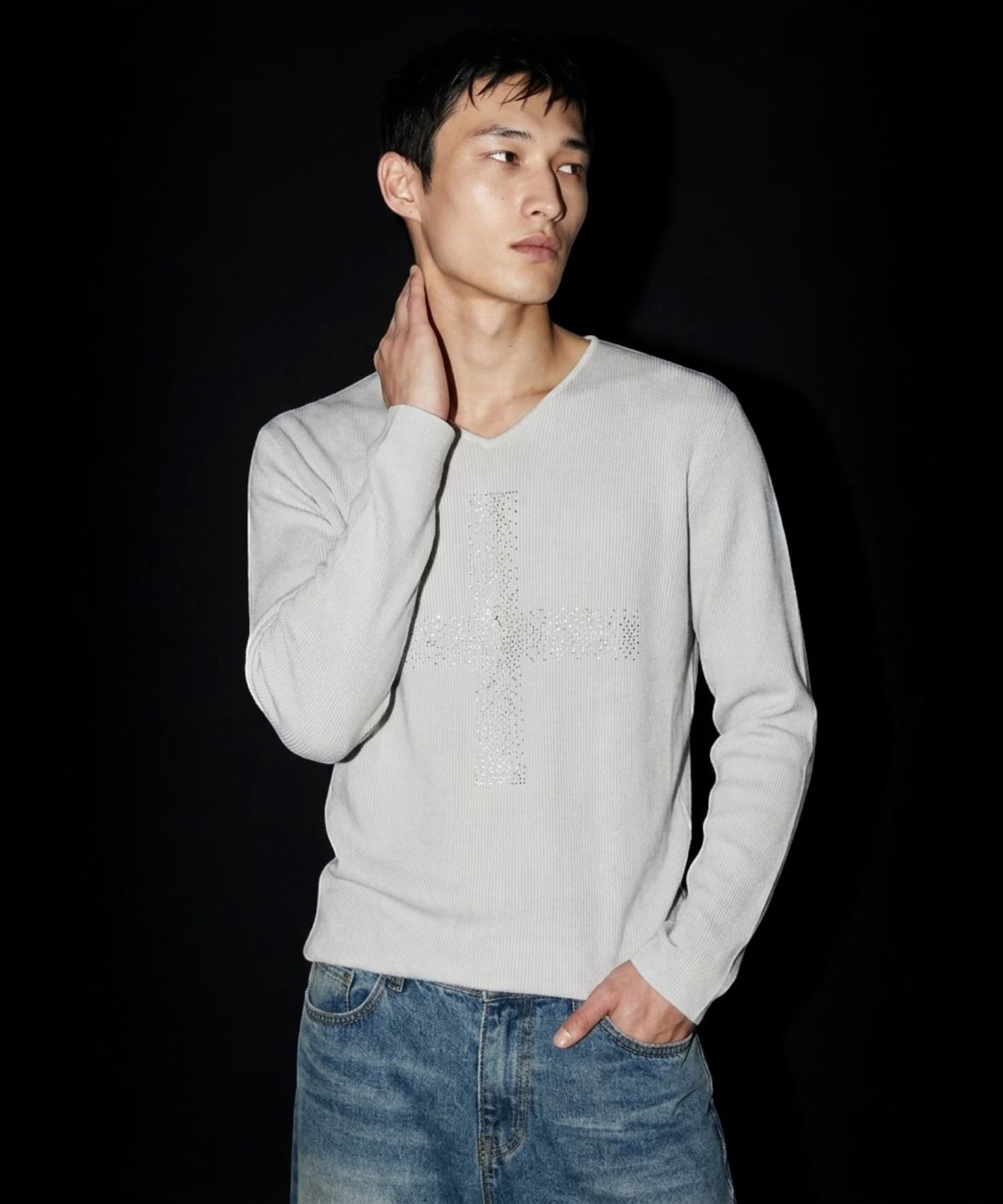 본슬리피(BORN SLIPPY) Crystal Cross Rib V Knit (Ivory)