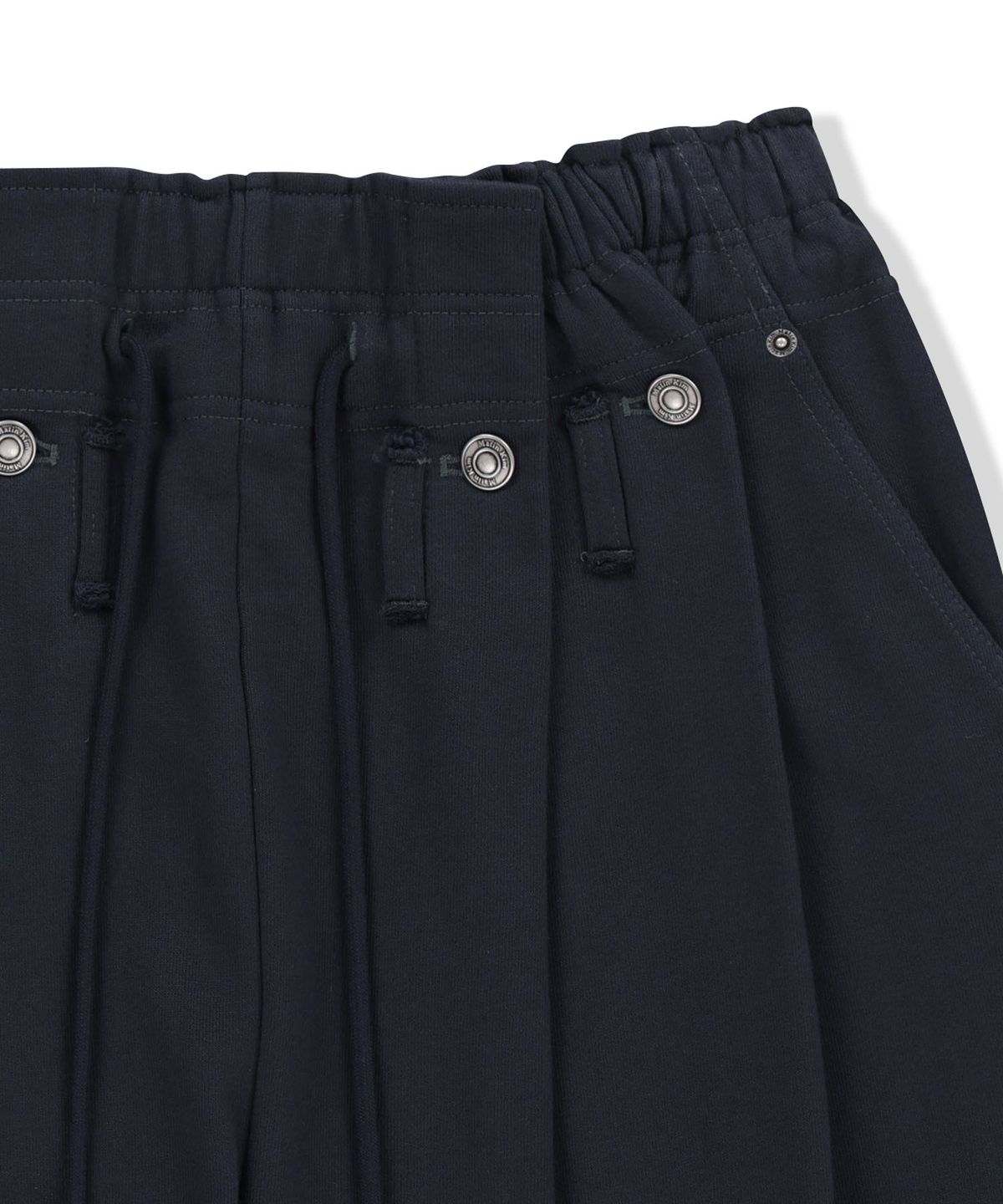 마뗑킴(MATIN KIM) SNAP TUCK WASHED SWEATPANTS IN NAVY