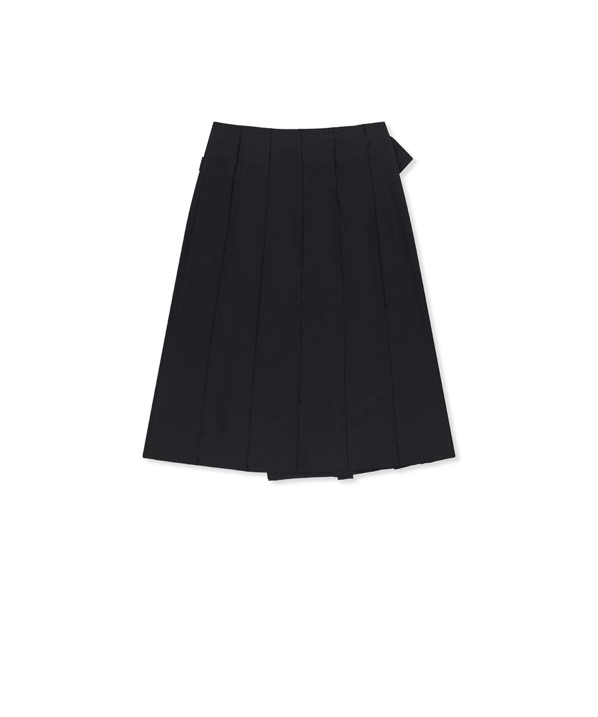 마뗑킴(MATIN KIM) RAW EDGE FLAP BELTED SKIRT IN BLACK