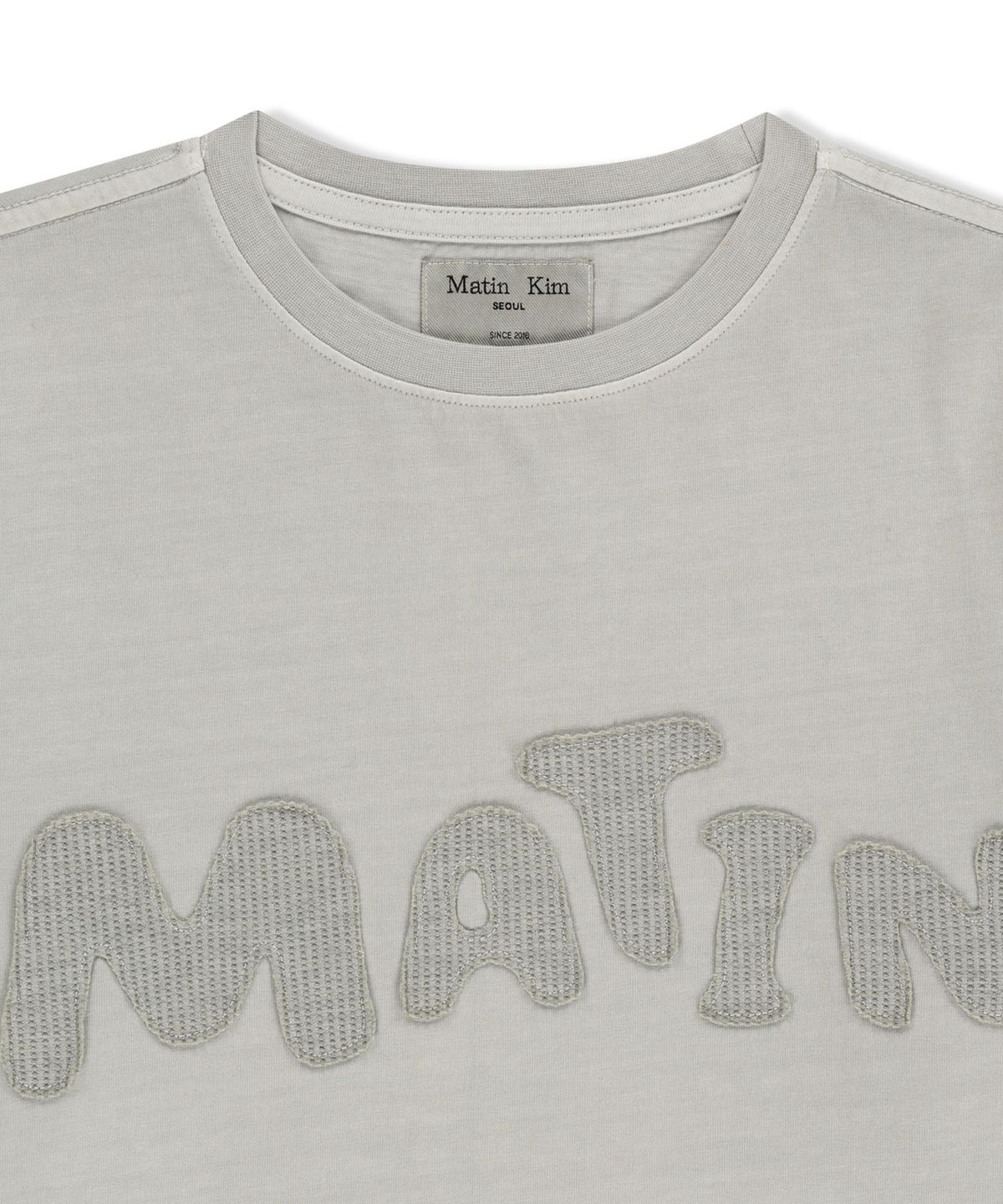 마뗑킴(MATIN KIM) WAFFLE APPLIQUE LOGO TOP IN LIGHT BEIGE