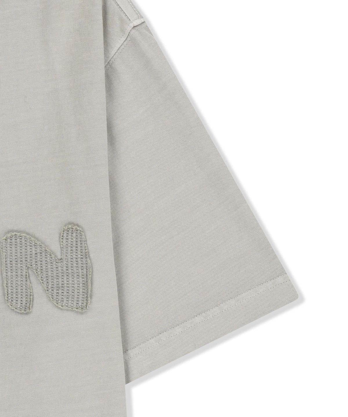 마뗑킴(MATIN KIM) WAFFLE APPLIQUE LOGO TOP IN LIGHT BEIGE