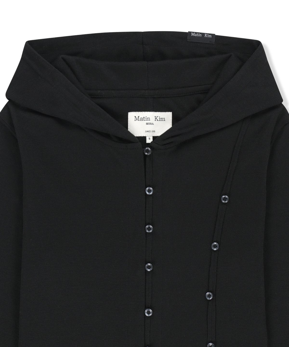 마뗑킴(MATIN KIM) DOUBLE LAYER BUTTON HOOD TOP IN BLACK