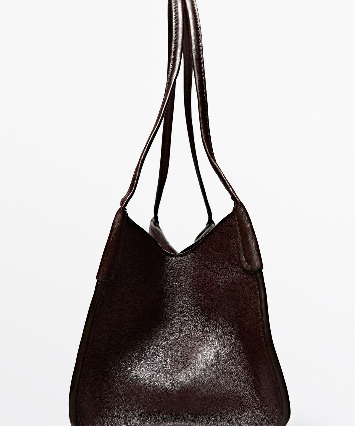 마시모두띠(MASSIMO DUTTI) 나파 가죽 양가죽 스웨이드 EVA 사첼 백