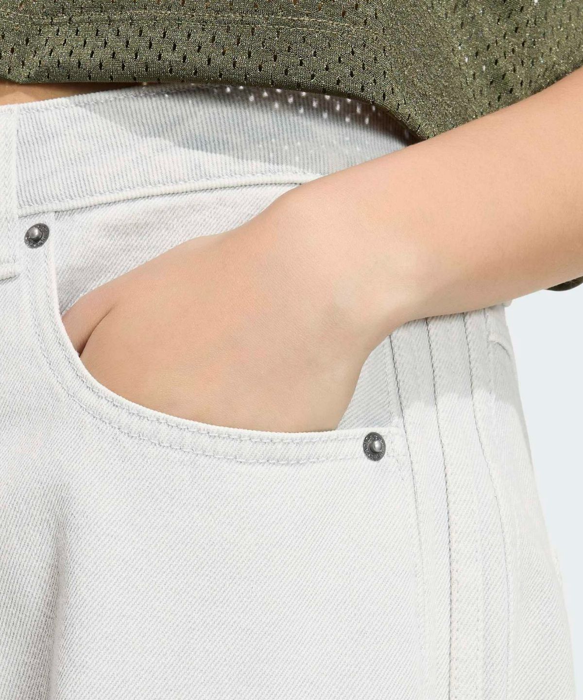 아디다스(ADIDAS) 하이 라이즈 배럴 레그 데님 팬츠 - 그레이데님 / KQ6475