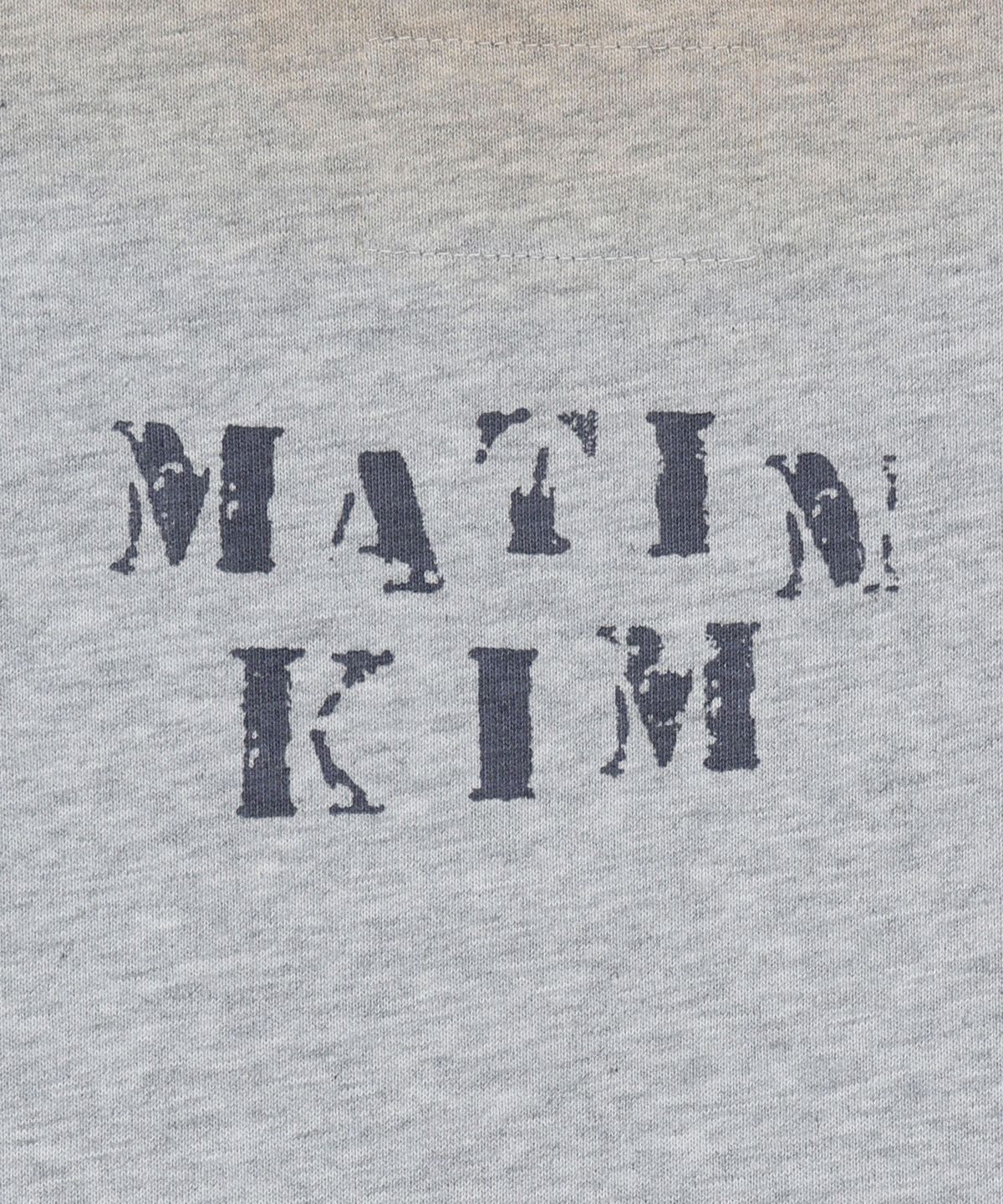 마뗑킴(MATIN KIM) DUST WASHED LOGO LAYERED TOP IN GREY