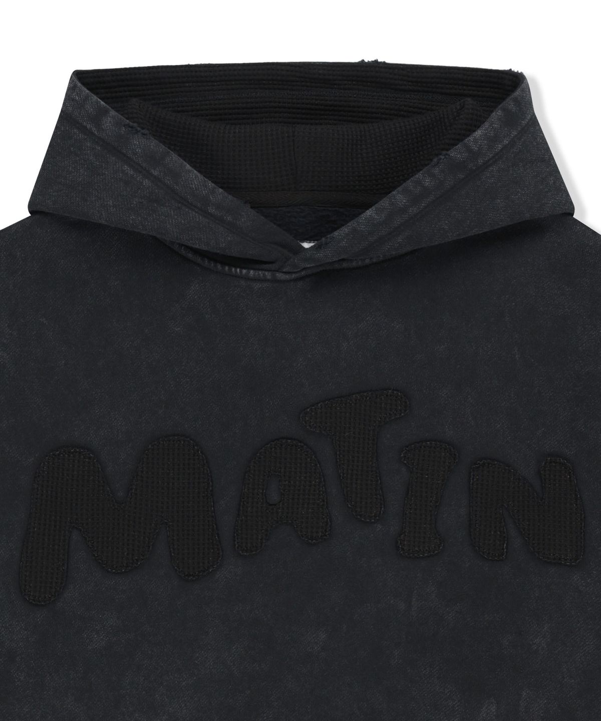 마뗑킴(MATIN KIM) WAFFLE APPLIQUE LOGO HOOD TOP IN CHARCOAL