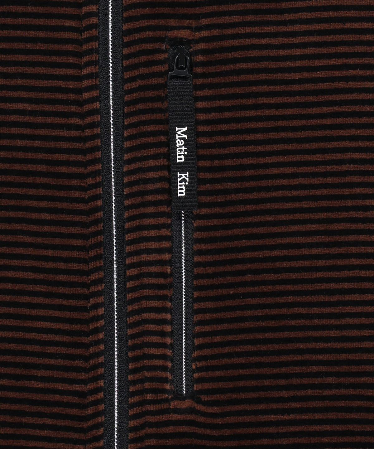 마뗑킴(MATIN KIM) STRIPED VELOUR ZIP UP IN BROWN