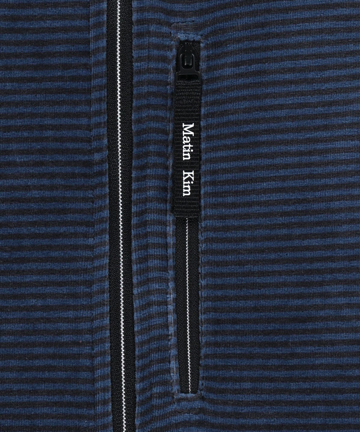 마뗑킴(MATIN KIM) STRIPED VELOUR ZIP UP IN NAVY