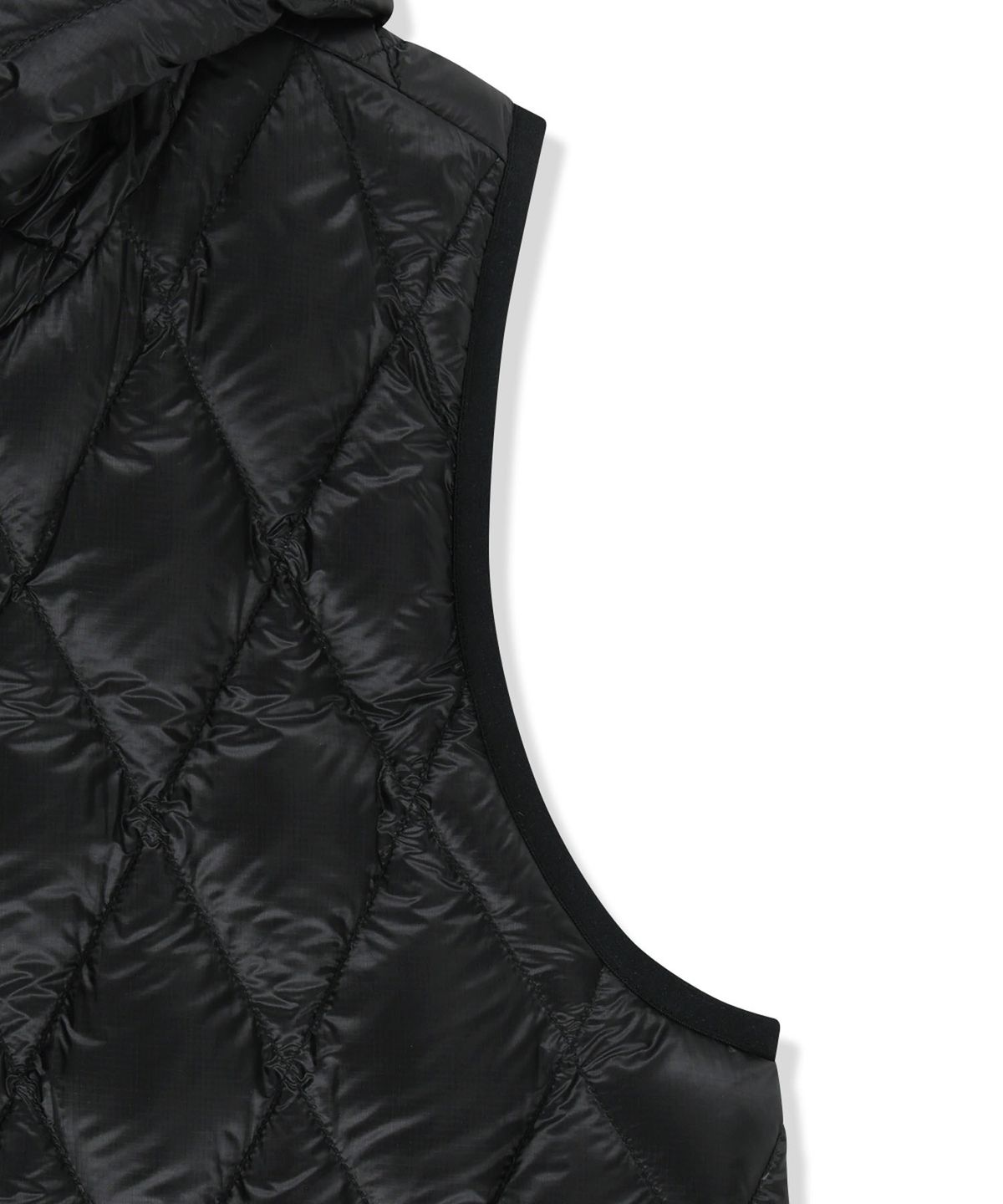 마뗑킴(MATIN KIM) MIX QUILTED LIGHT DOWN VEST IN BLACK