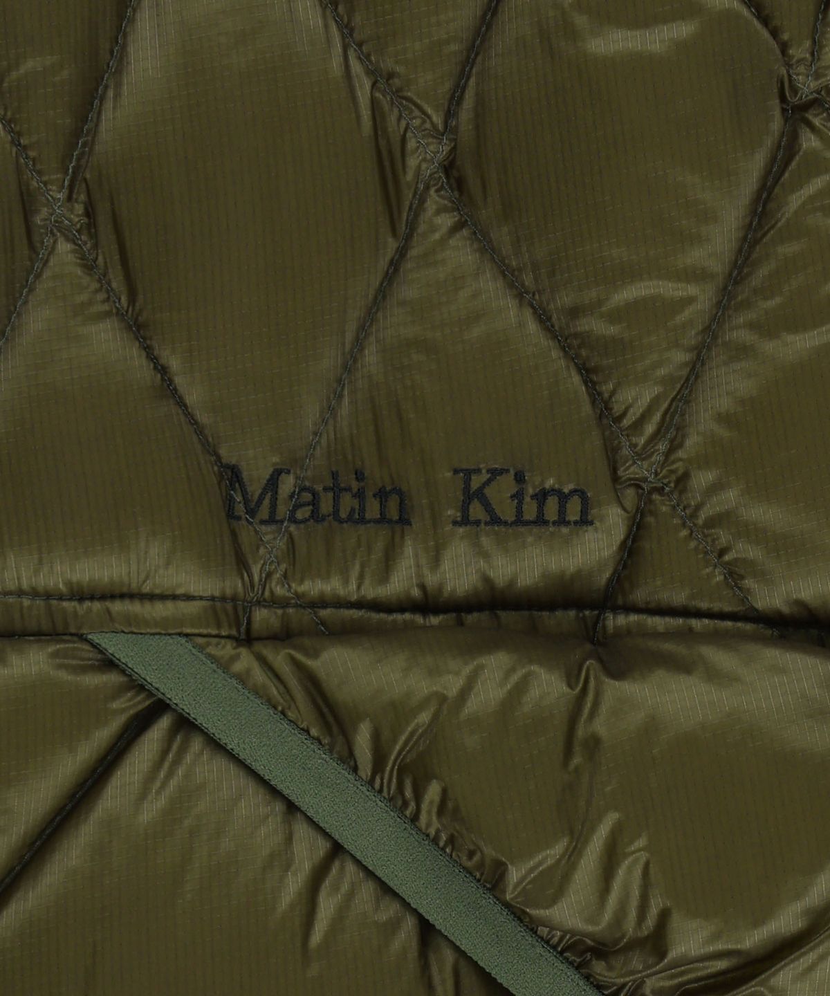 마뗑킴(MATIN KIM) MIX QUILTED LIGHT DOWN JUMPER IN KHAKI