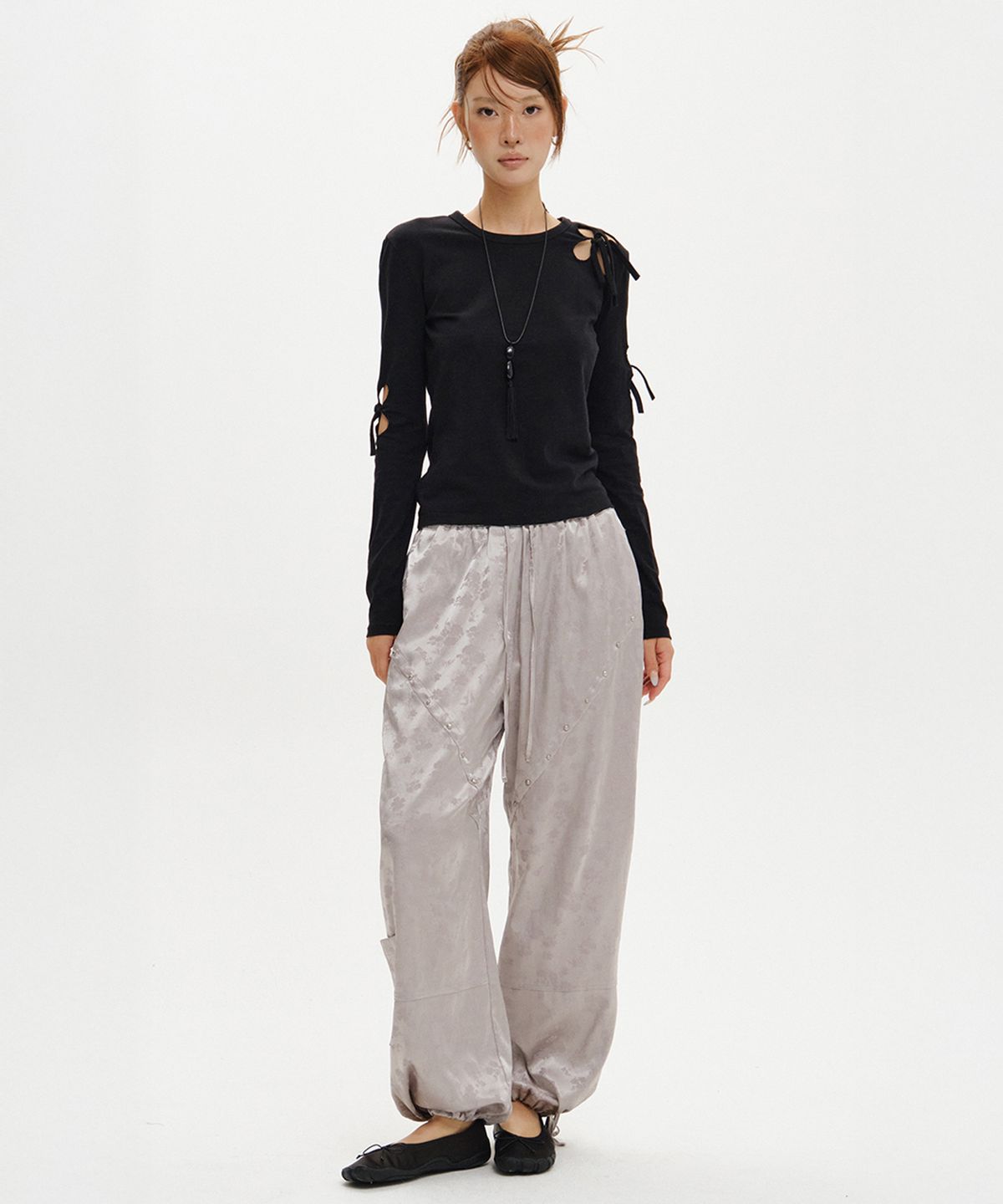 소르비(SORBEE) FLORAL SATIN STUD PANTS / SILVER