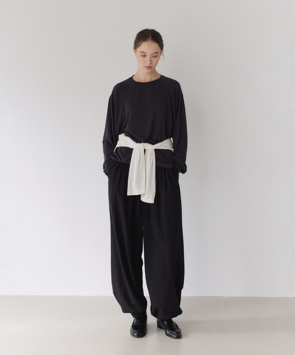 이어닝(YEARNING) RAGLAN GATHER LONG SLEEVE, CHARCOAL