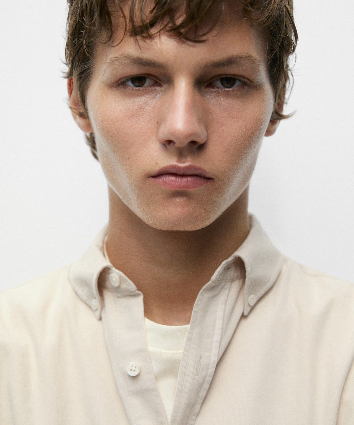 마시모두띠(MASSIMO DUTTI) 레귤러 핏 니들코드 셔츠