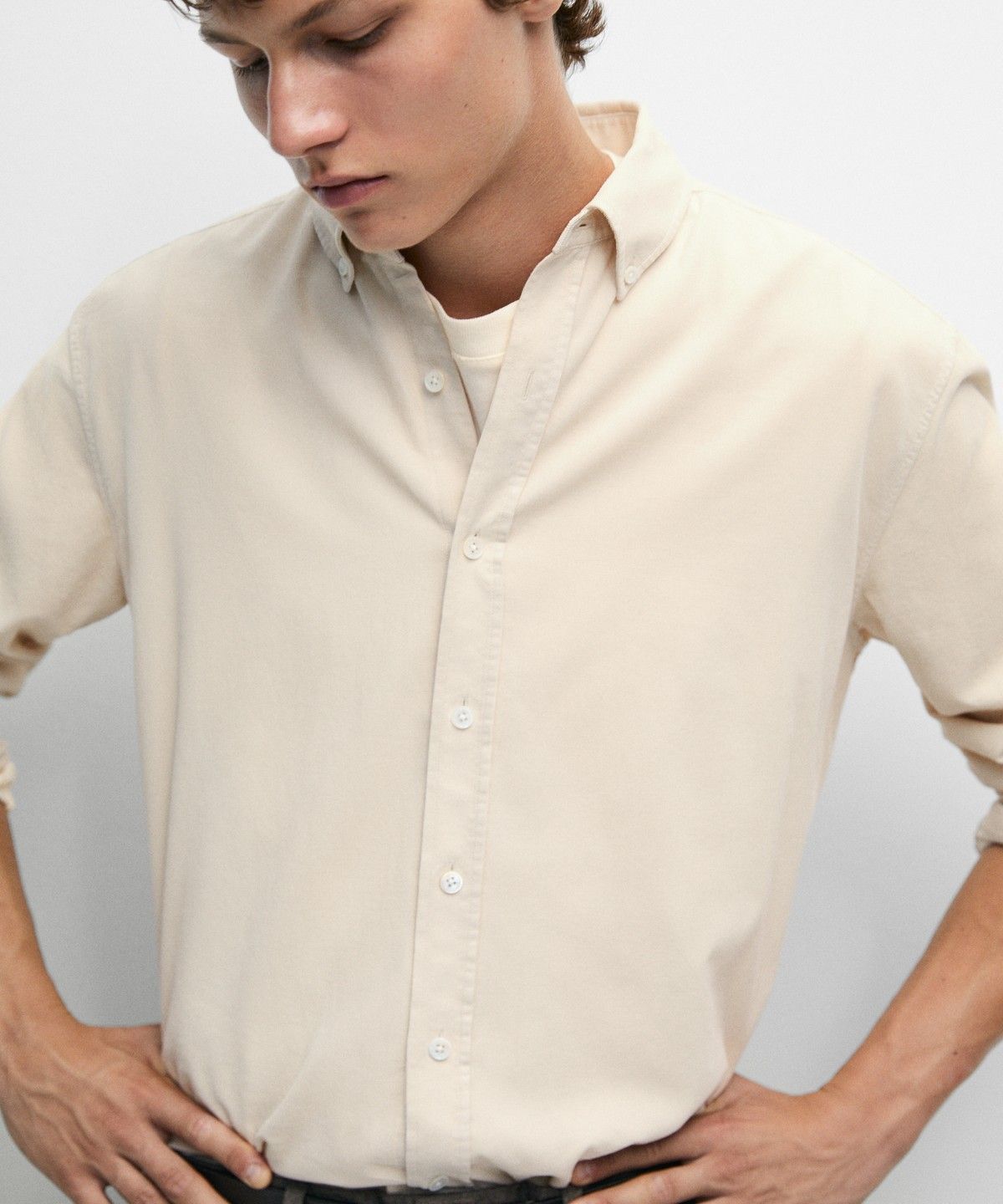 마시모두띠(MASSIMO DUTTI) 레귤러 핏 니들코드 셔츠