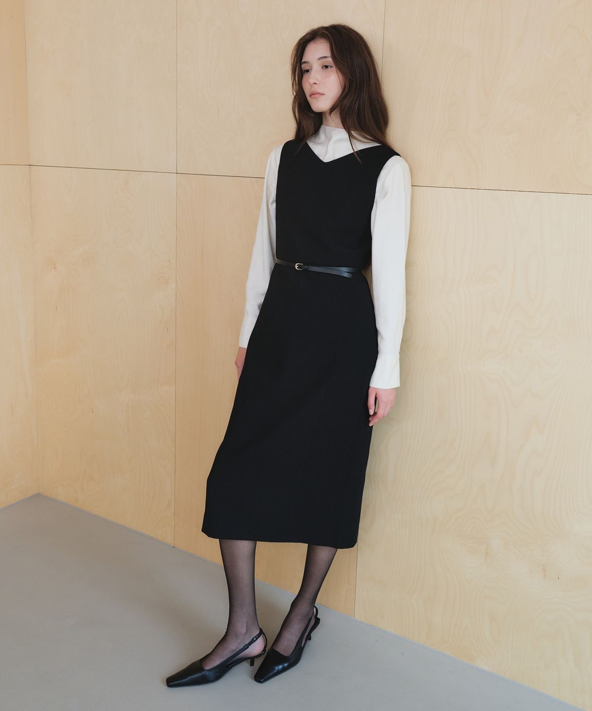 올리브 데 올리브(OLIVE DES OLIVE) 세레모니 브이넥 롱 원피스 OE6AO9040