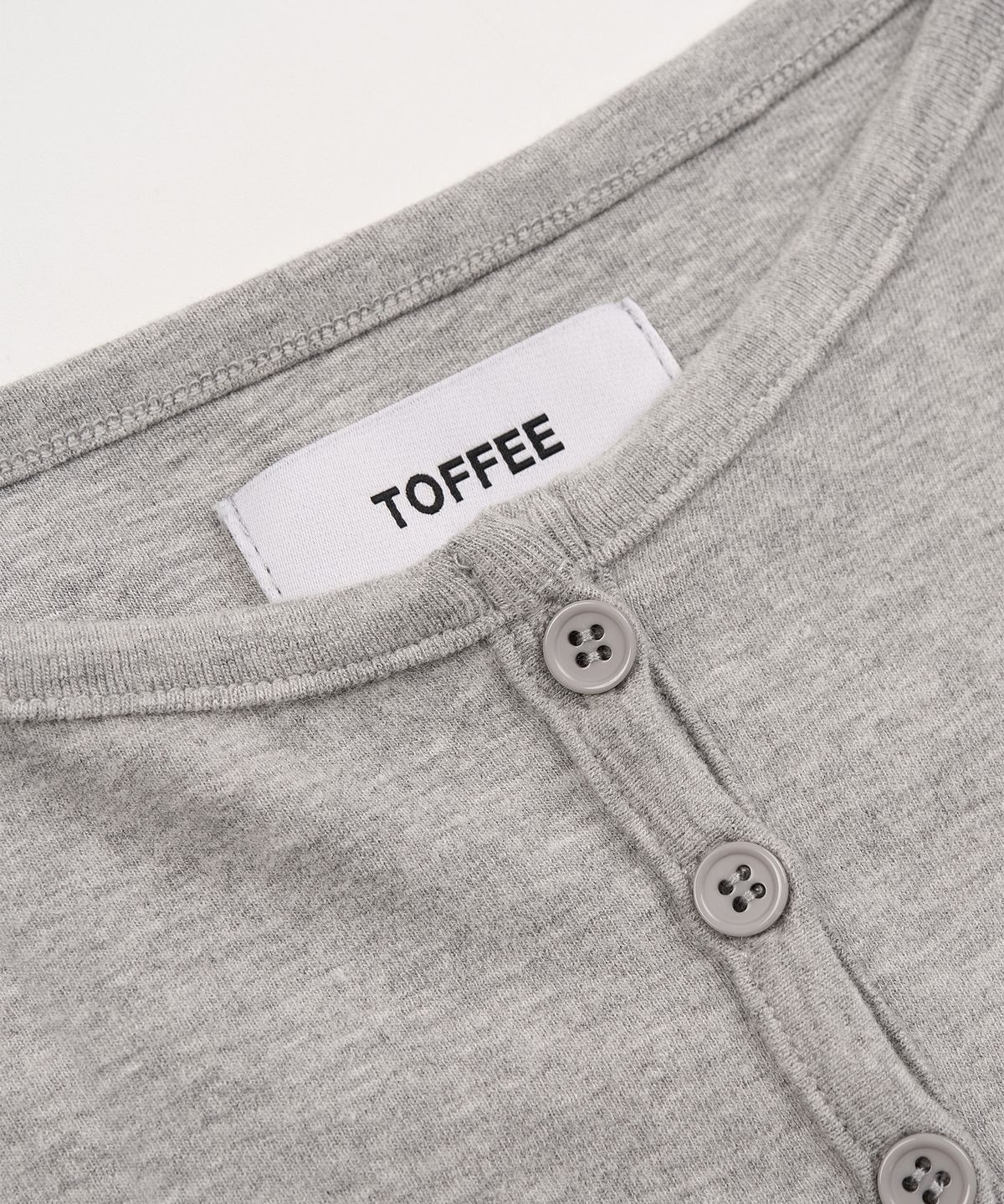 토피 우먼(TOFFEE WOMEN) W 피치 버튼 슬리브리스 (MELANGE GREY)