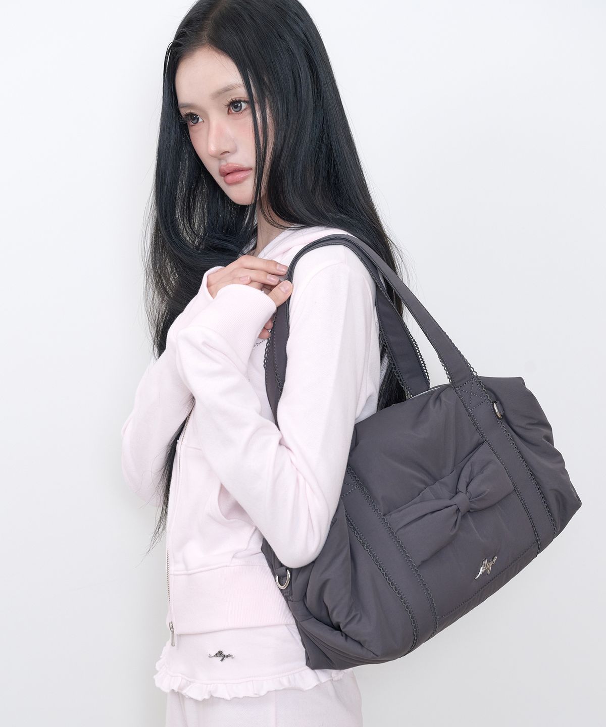 일리고(ILLIGO) 코지 보우 더플 백 차콜
