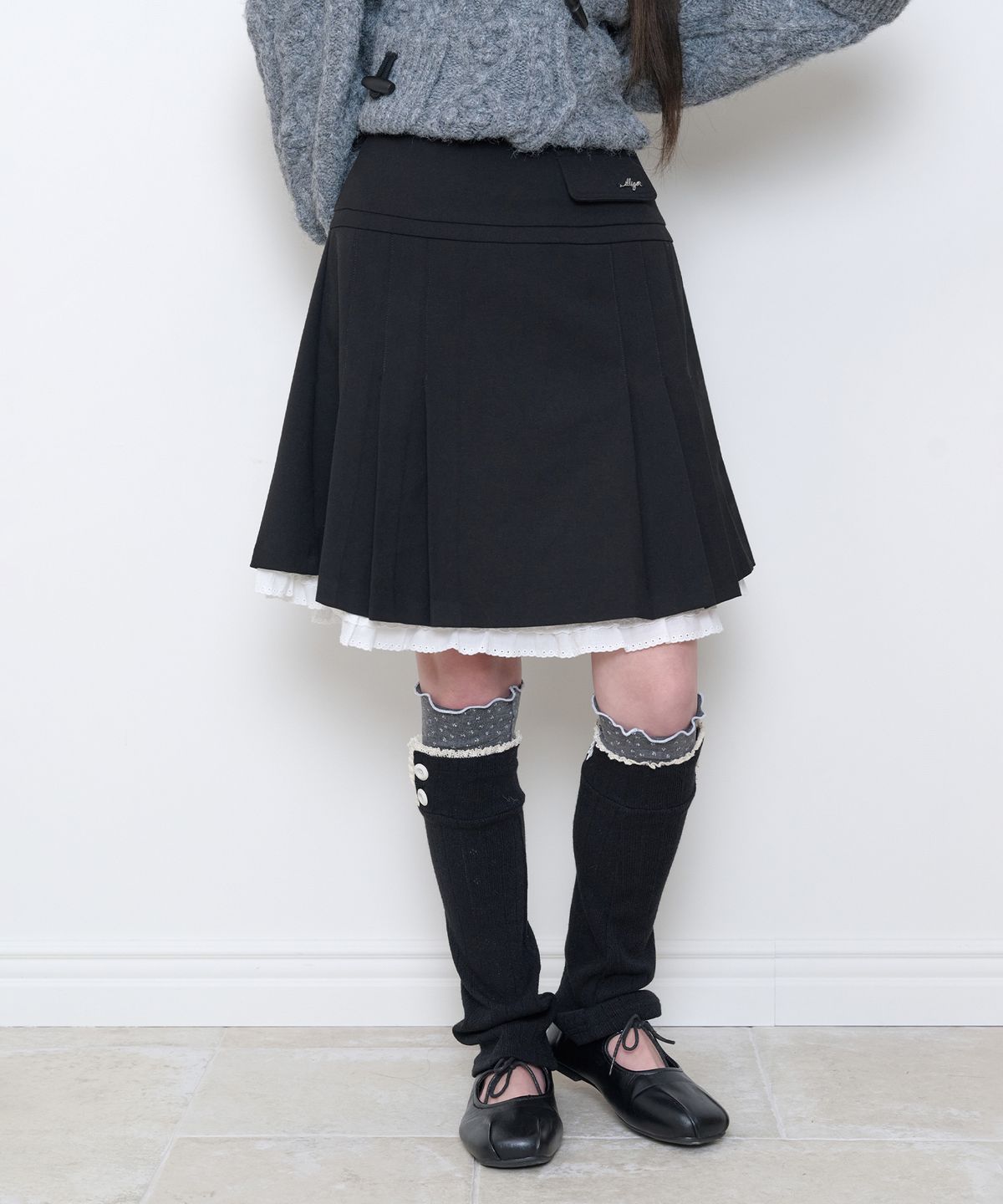일리고(ILLIGO) 핀턱 레이스 미디 스커트 블랙