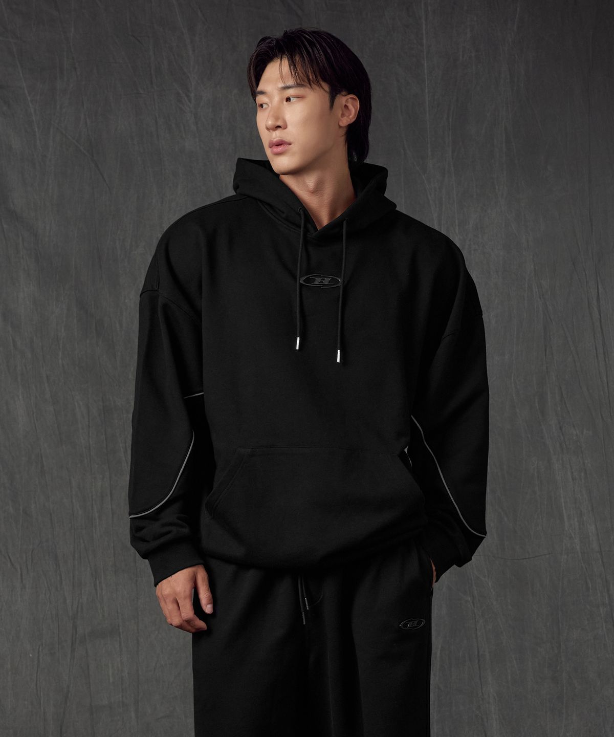 본투윈(BORN TO WIN) BLACK CHROME REFLECTIVE LINE HOODIE [BLACK]