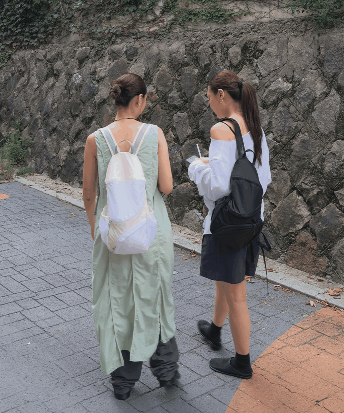 아코크(ACOC) Round Feather Backpack(S)_White
