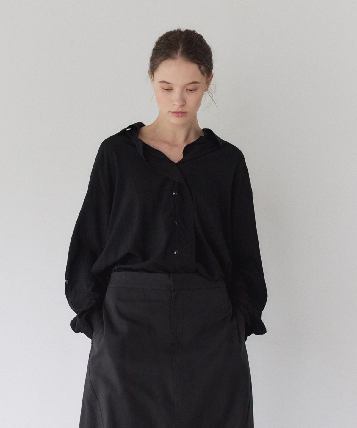 이어닝(YEARNING) FLUID OVERLAP PLACKET SHIRT, BLACK