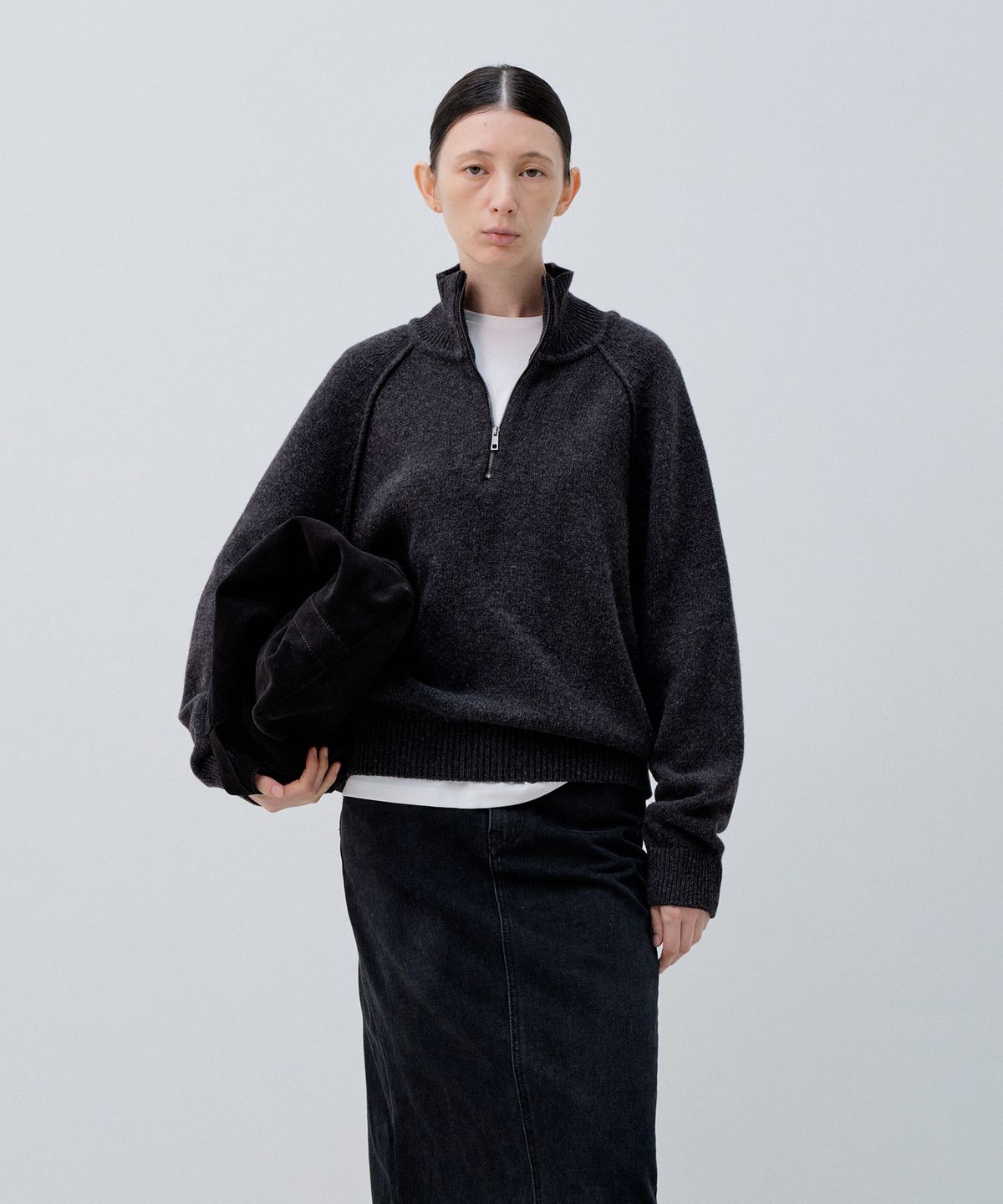 노티아(NOTIA) HIGH NECK HALF ZIPUP KNIT PULLOVER_CHARCOAL
