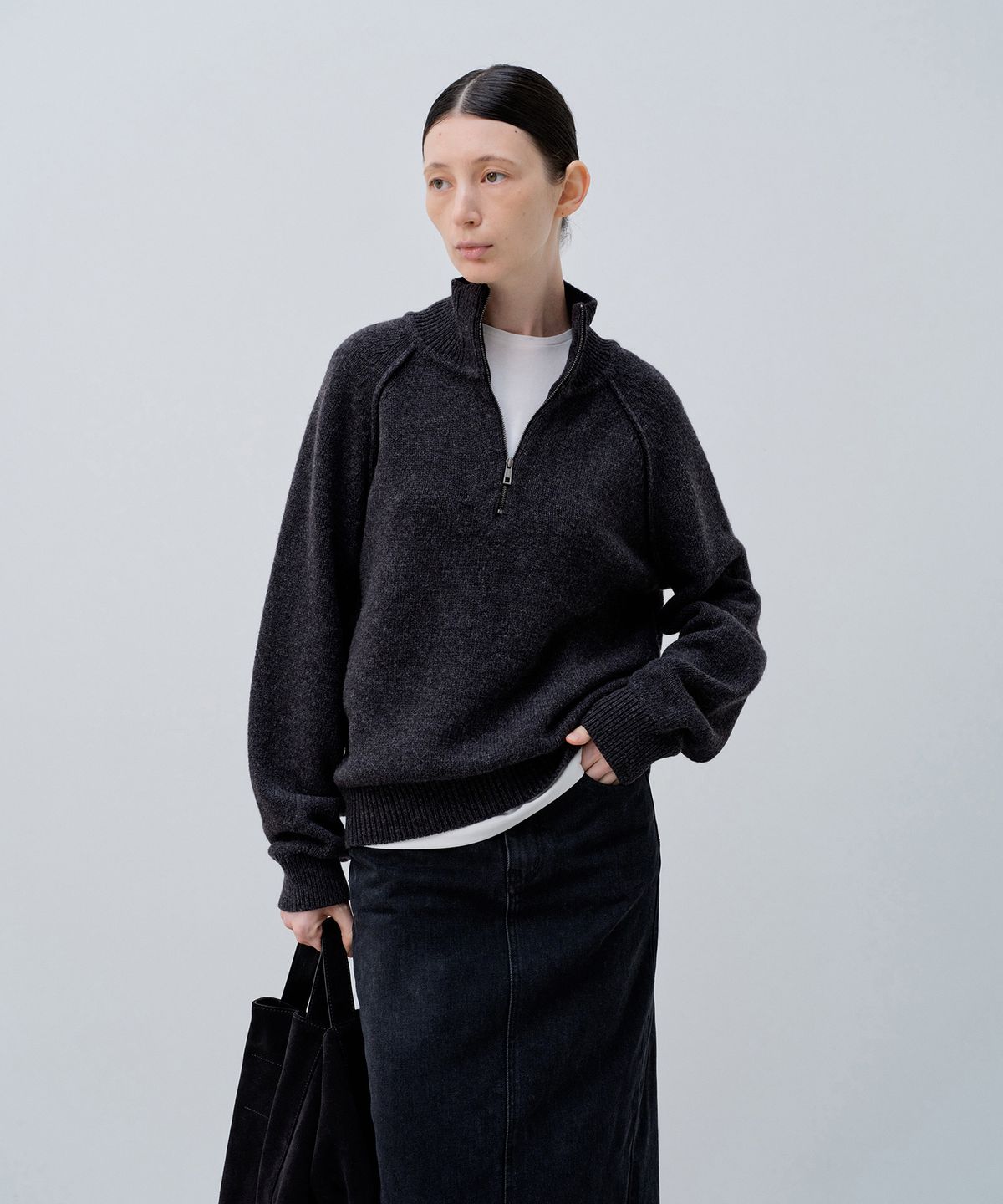 노티아(NOTIA) HIGH NECK HALF ZIPUP KNIT PULLOVER_CHARCOAL