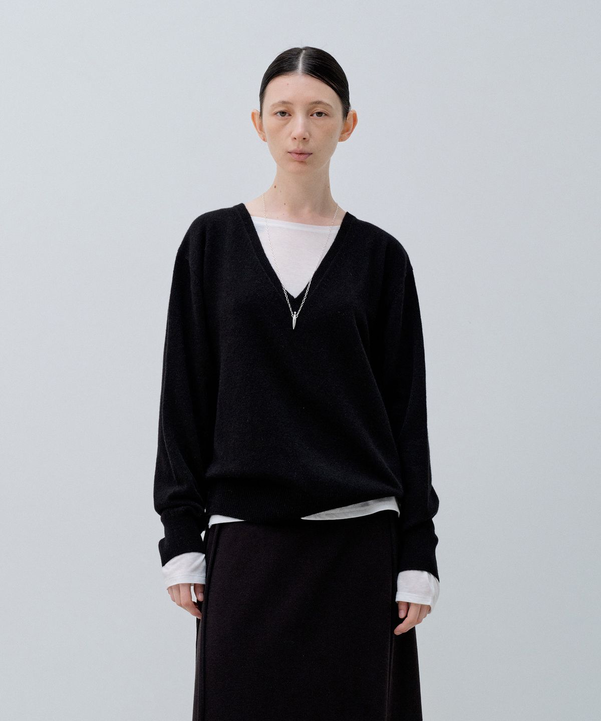 노티아(NOTIA) WOOL 100 DEEP V KNIT PULLOVER_BLACK