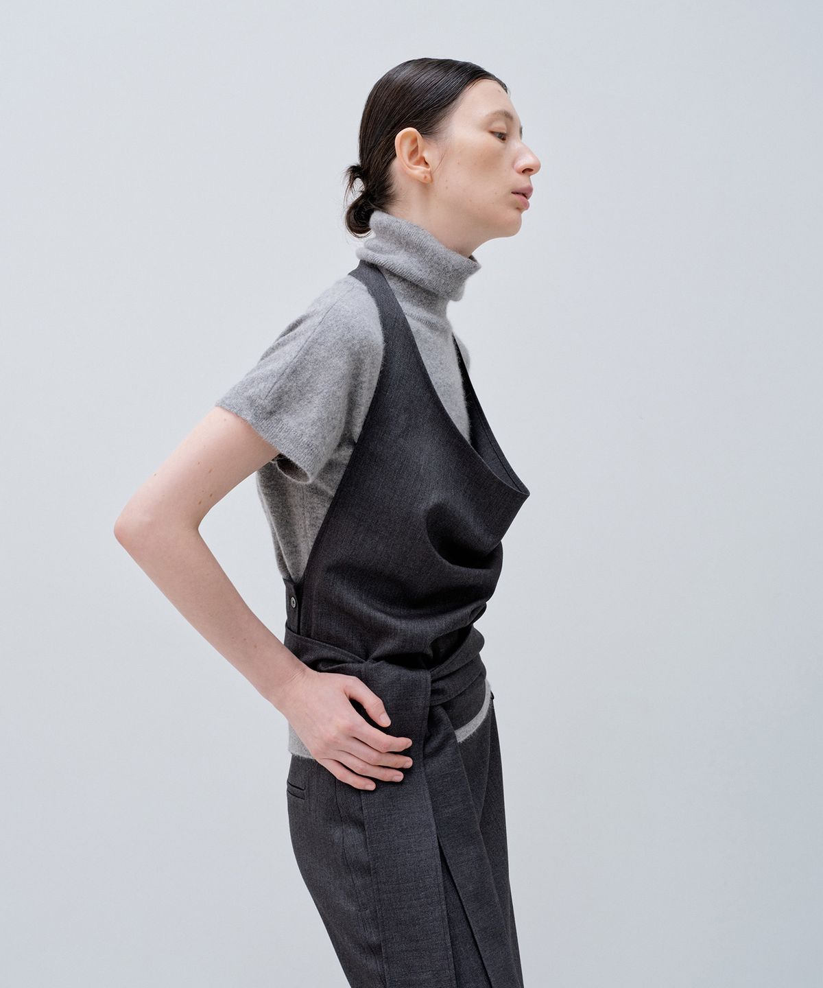 노티아(NOTIA) CAP SLEEVE TURTLENECK KNIT_GRAY