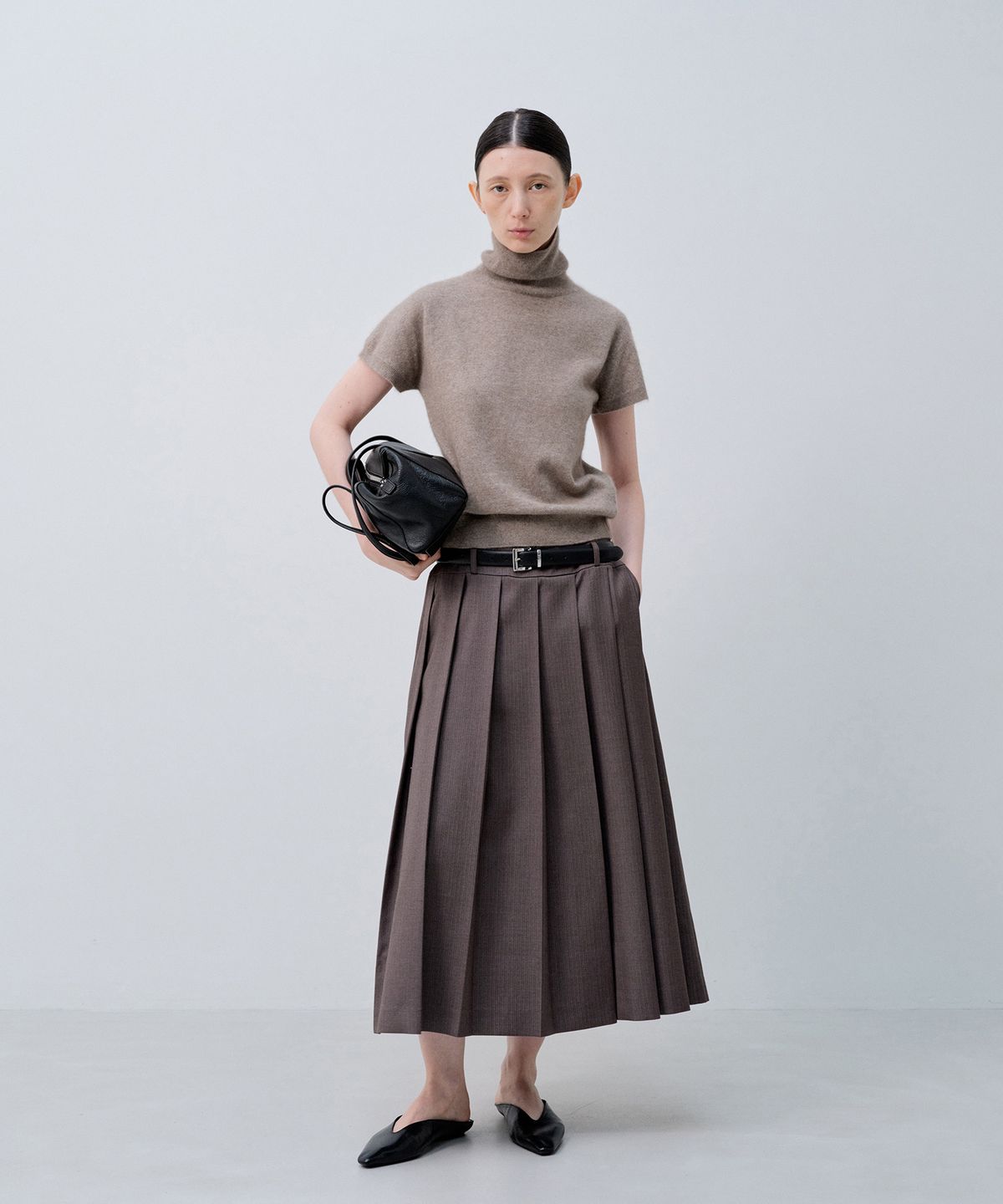 노티아(NOTIA) CAP SLEEVE TURTLENECK KNIT_BEIGE