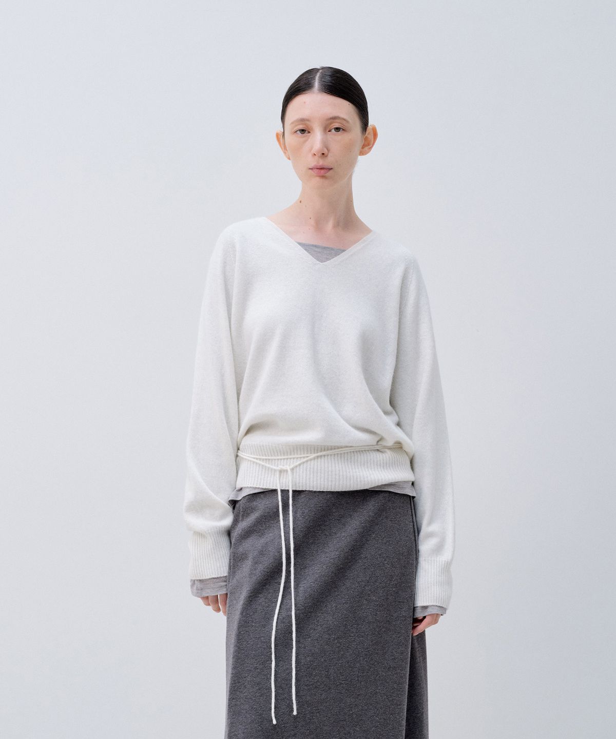 노티아(NOTIA) WHOLE GARMENT V NECK KNIT_IVORY